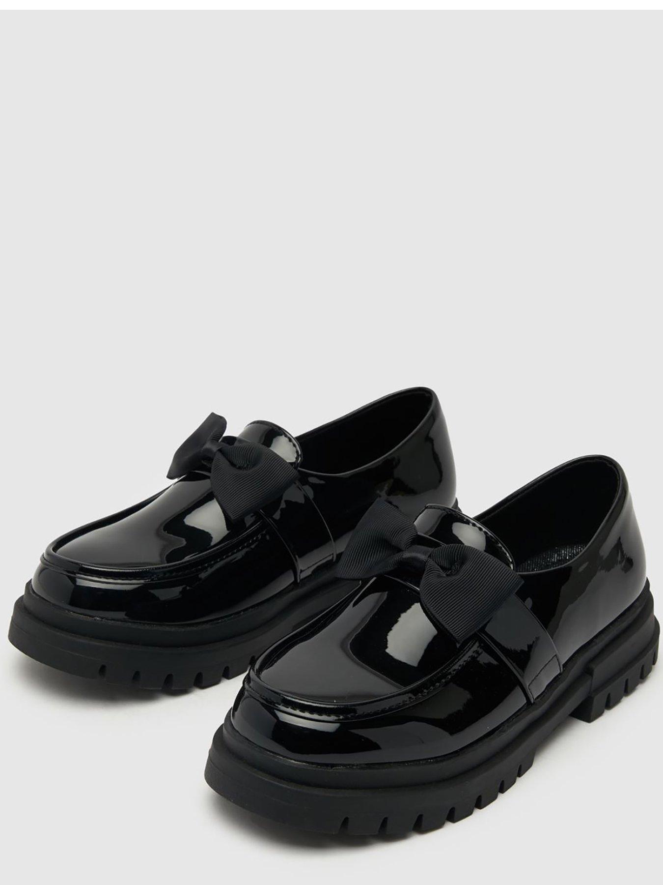 schuh-lolly-youth-patent-bow-loafer-blackoutfit