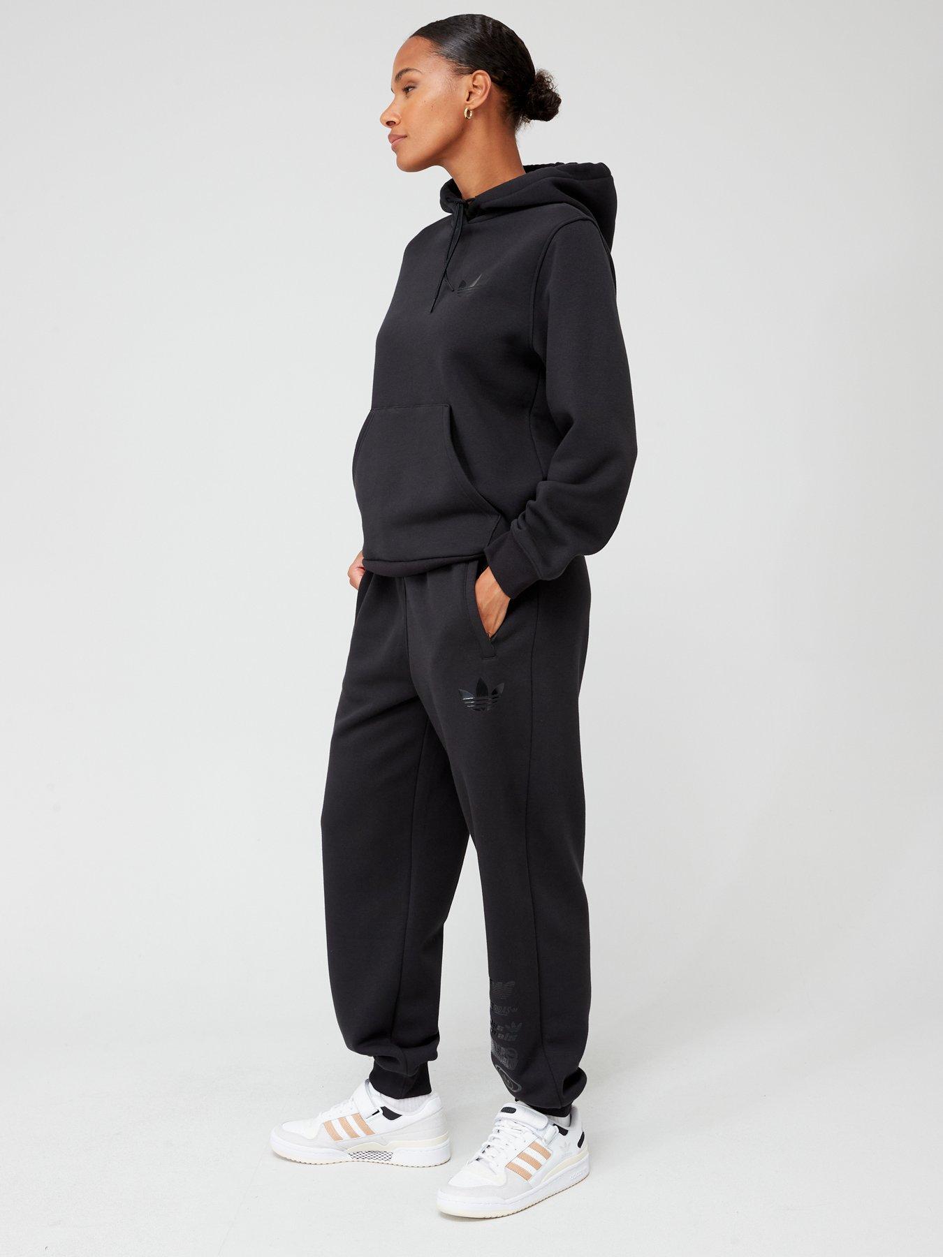 adidas-originals-logo-jogger-blackoutfit