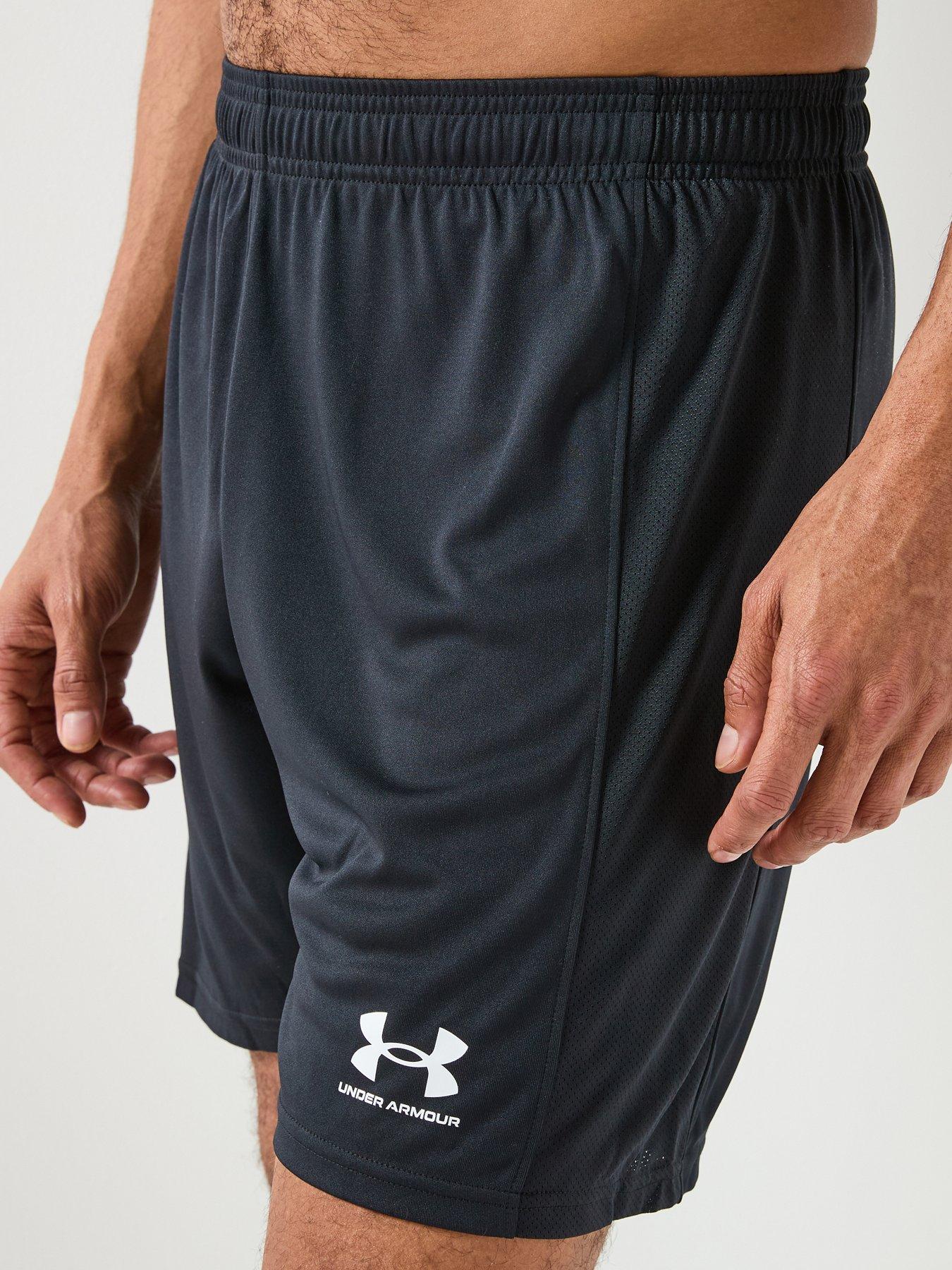 under-armour-challenger-shorts-blackoutfit