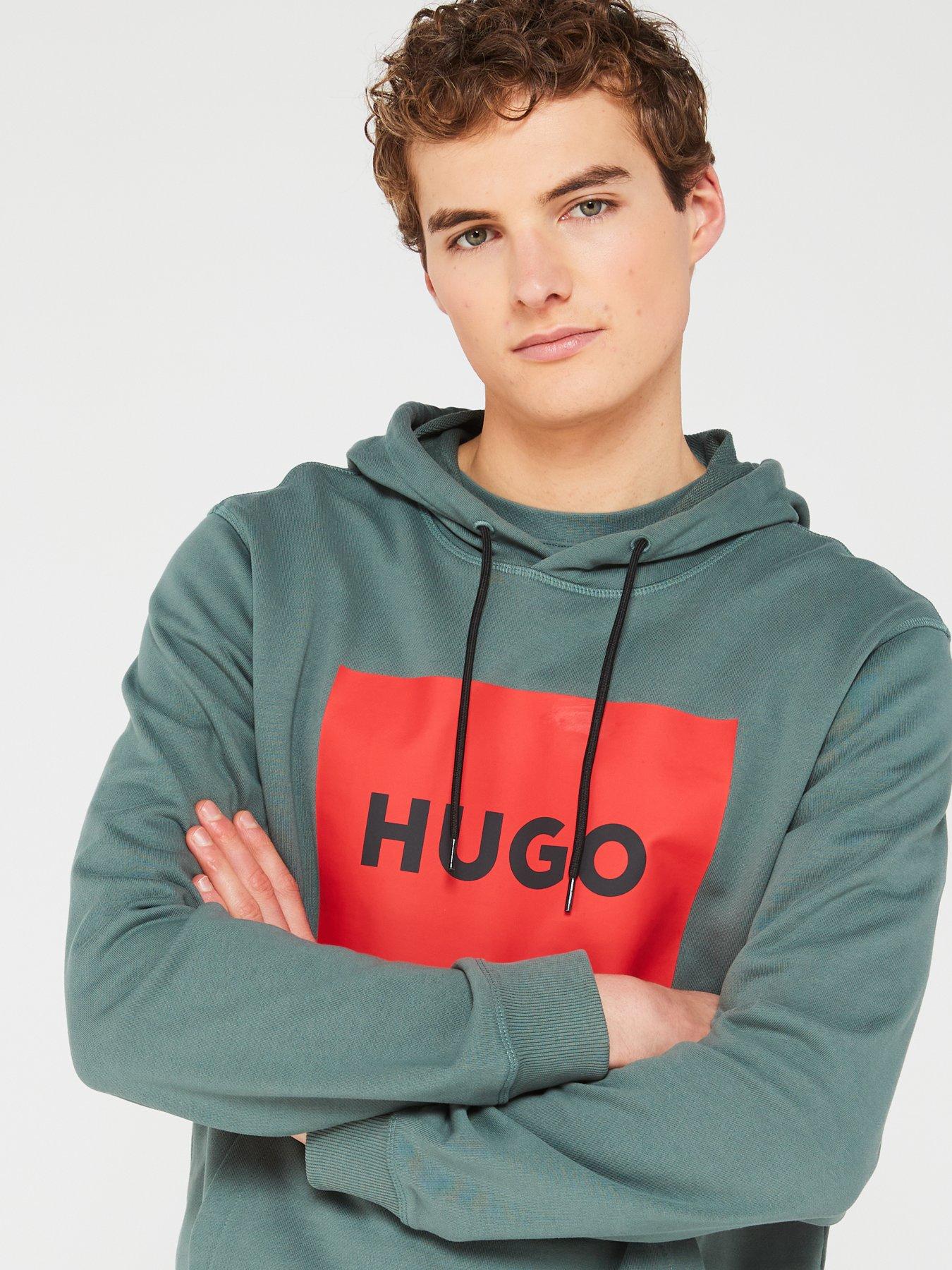 hugo-duratschi223-logo-overhead-hoodie-dark-greenoutfit