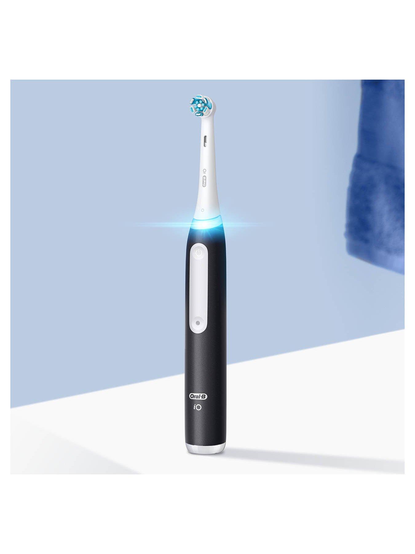 oral-b-oral-b-io3-matt-black-amp-ice-blue-duo-pack-travel-casestillFront