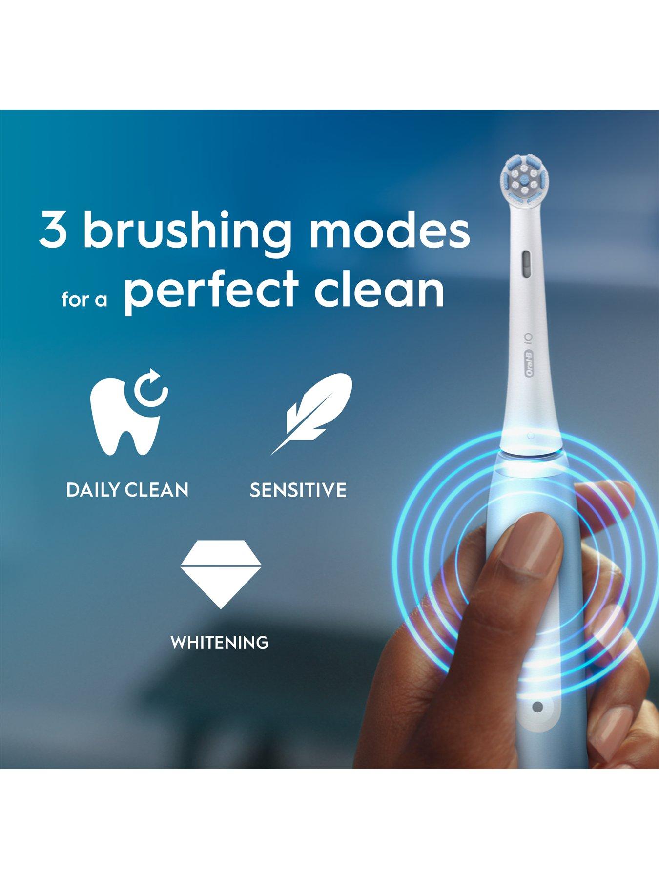 Image 4 of 7 of Oral-B iO3 Ice Blue Electric Toothbrush