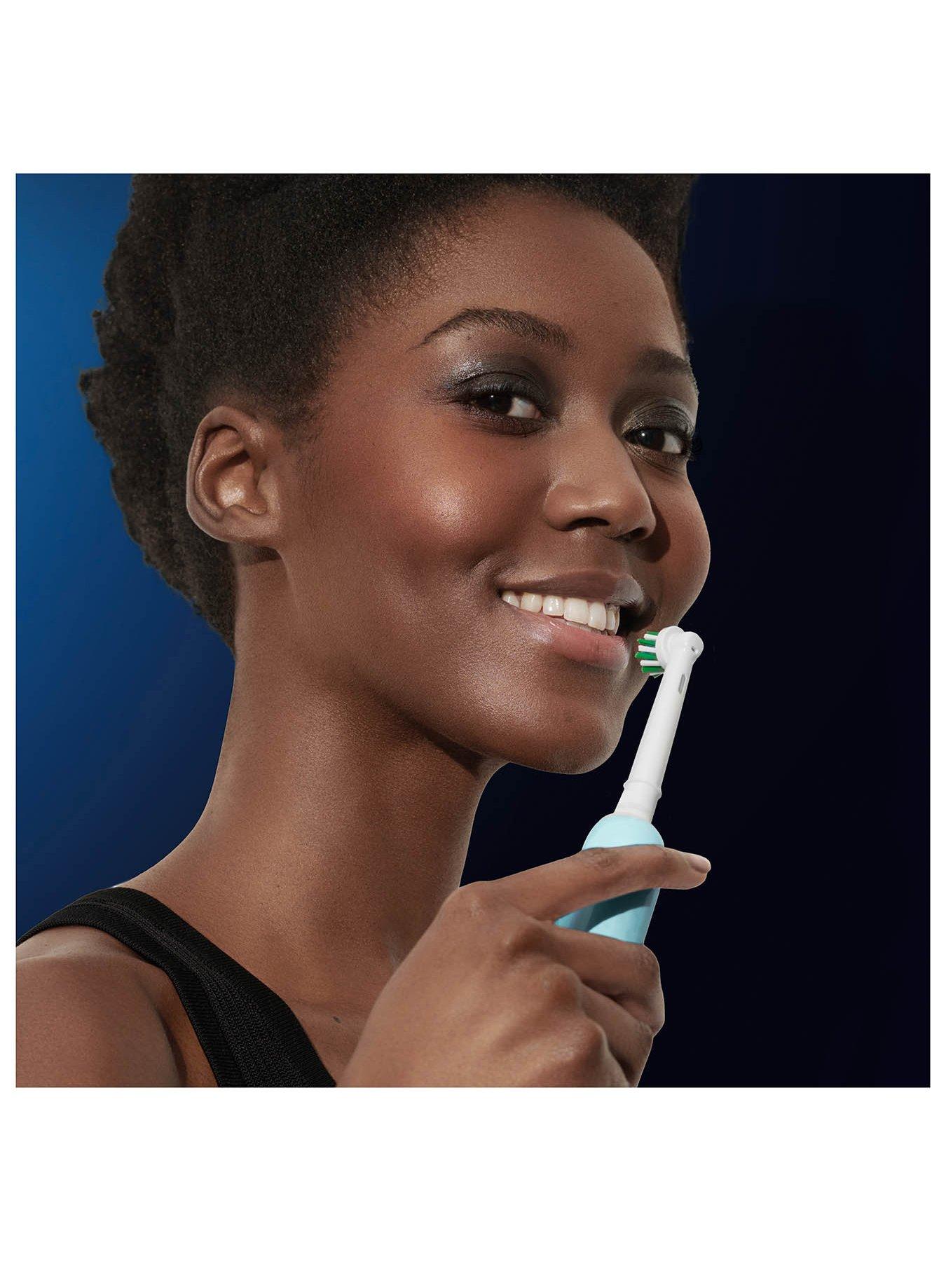 oral-b-oral-b-pro-1-cross-action-blueoutfit