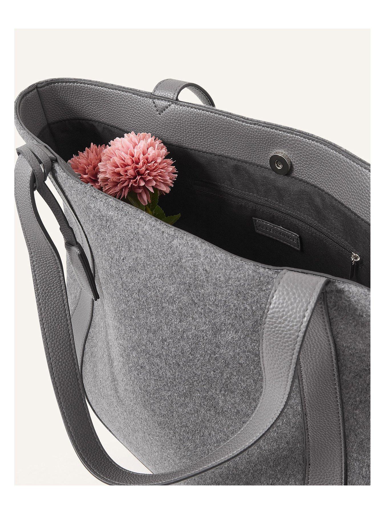 accessorize-felt-shoulder-bagoutfit