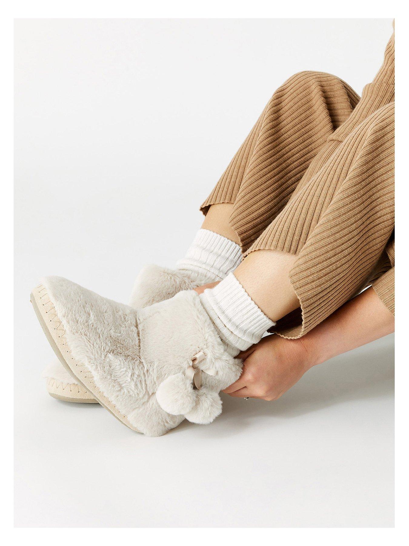 Image 2 of 4 of Accessorize Supersoft Slipper Boot - White