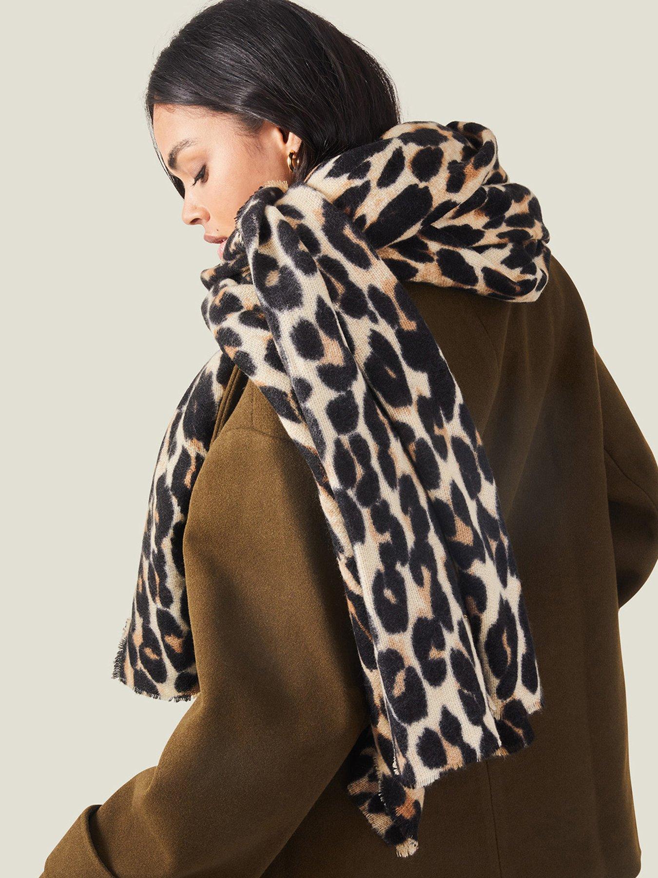 Image 2 of 3 of Accessorize Leopard Blanket