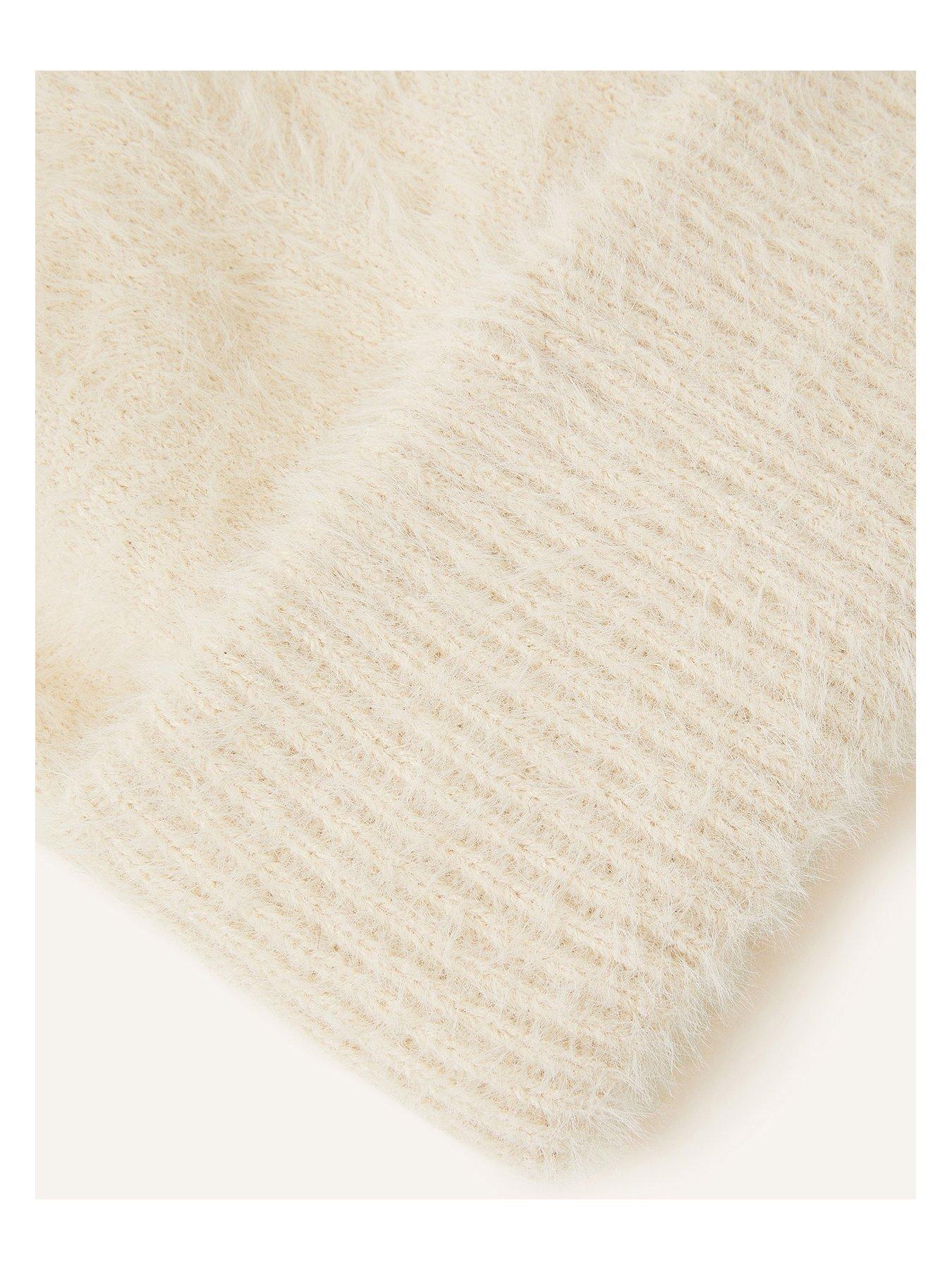 accessorize-fluffy-beanieback
