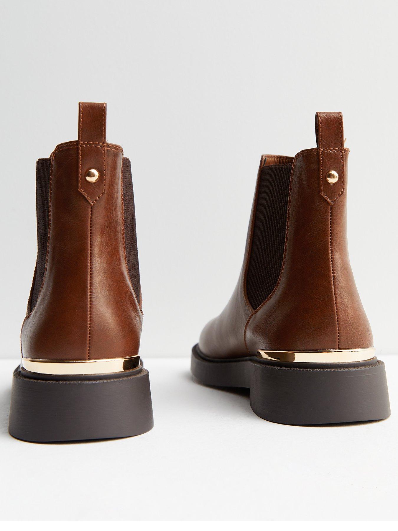 Metal trim 2024 chelsea boots