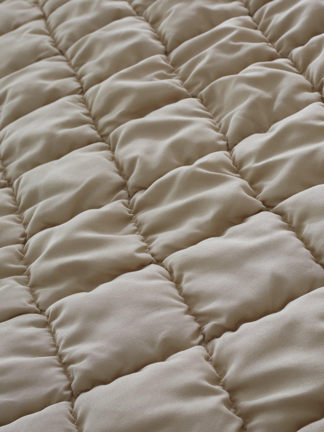 catherine-lansfield-puffer-duvet-cover-set-in-naturaloutfit