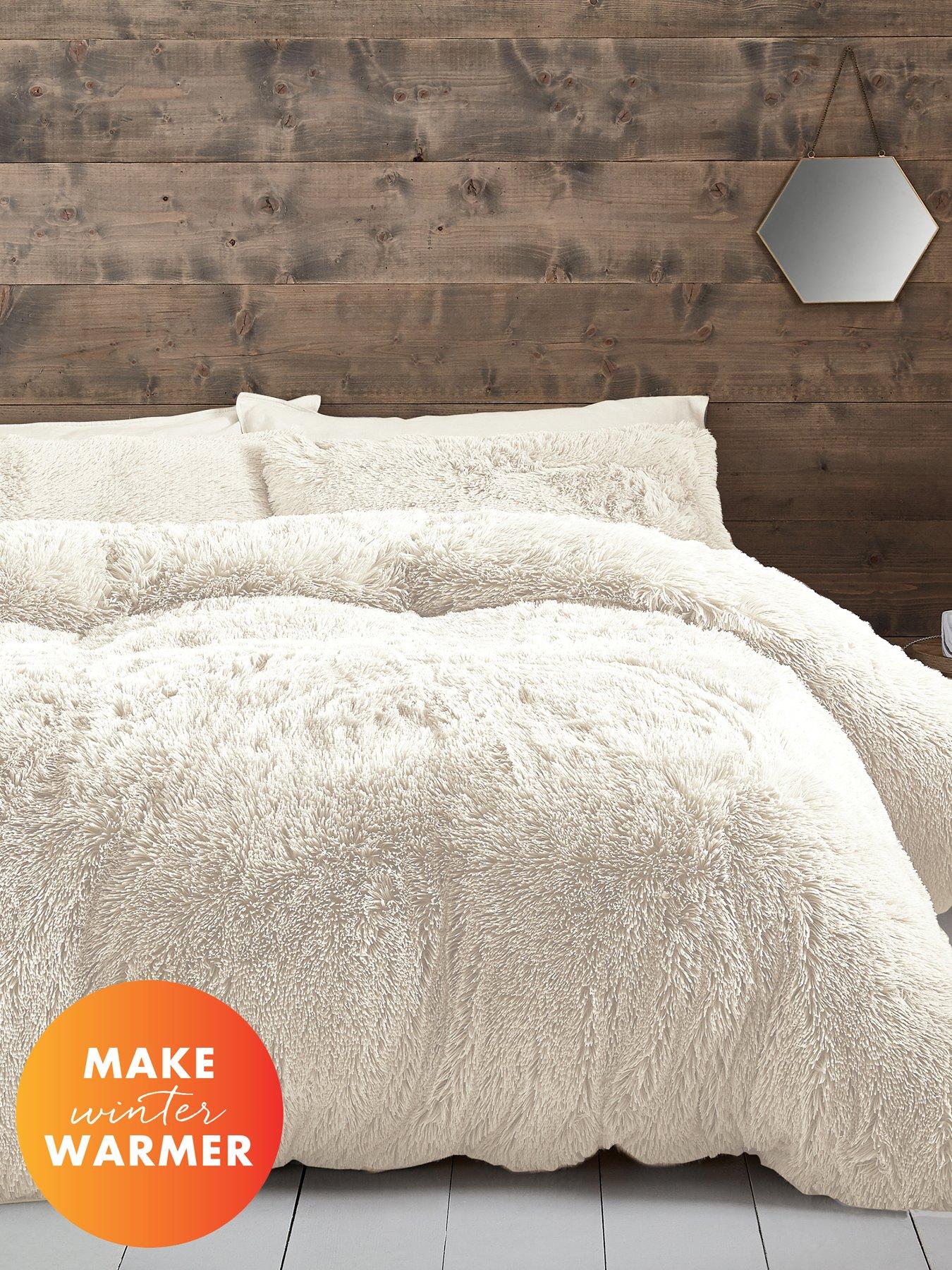 catherine-lansfield-cuddly-faux-fur-duvet-cover-set-in-cream