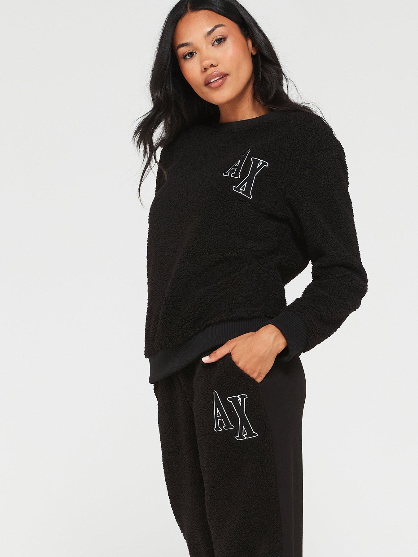 armani-exchange-collegiate-logo-sherpa-jogger-blackoutfit