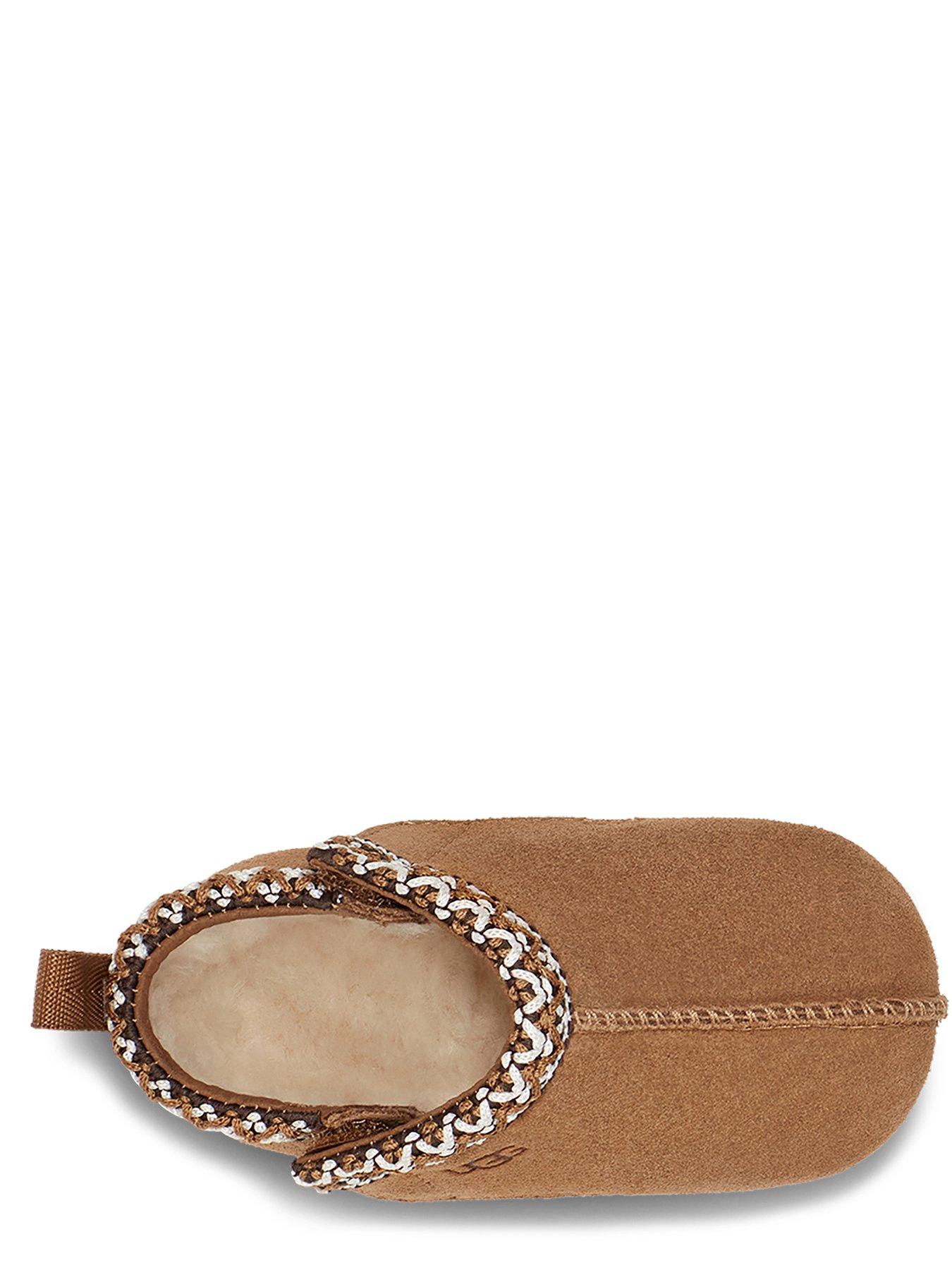 ugg-baby-tasman-slipper-chestnutoutfit