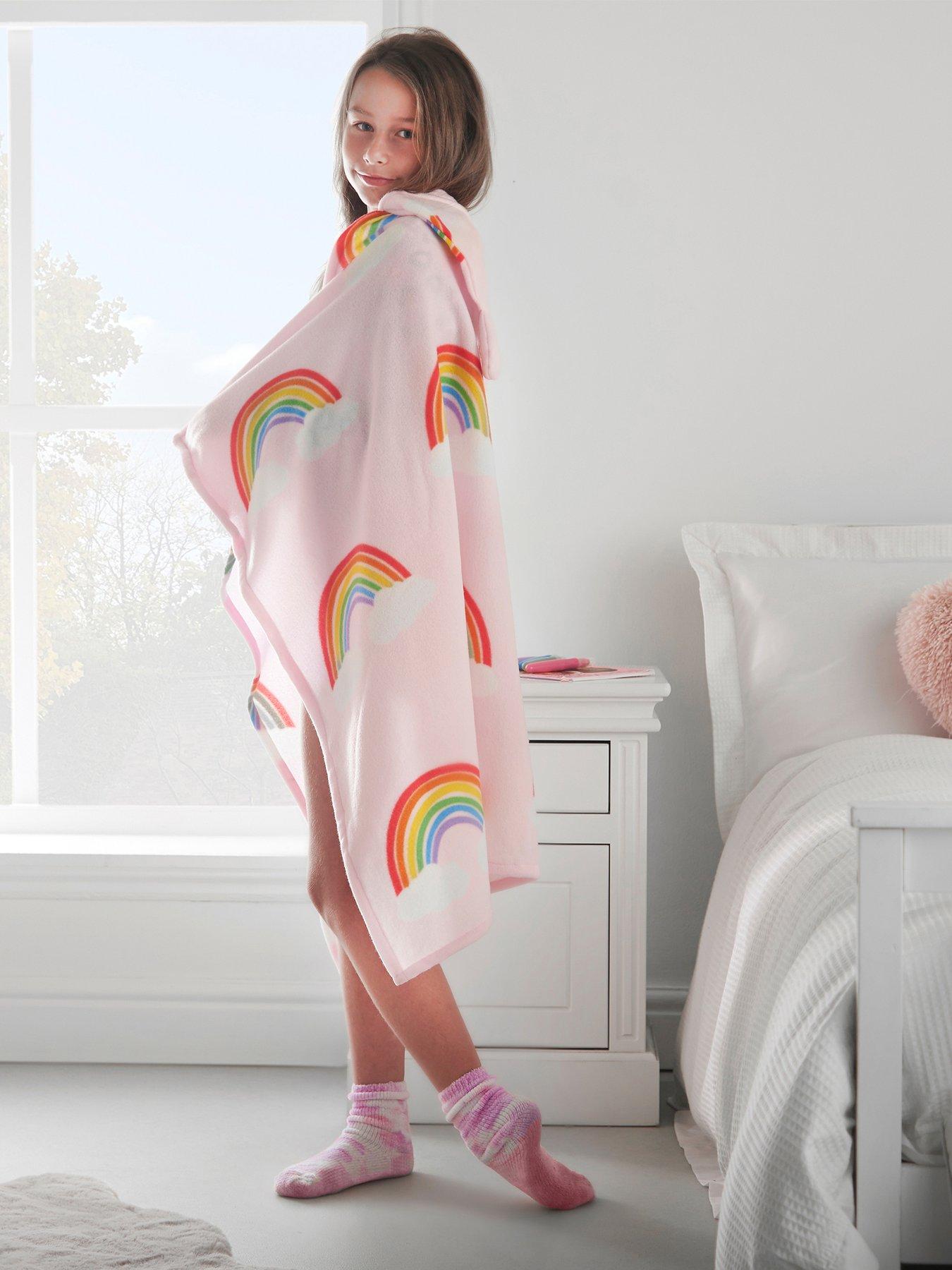 catherine-lansfield-rainbow-hearts-soft-cosy-fleece-kids-pink-hooded-blanket