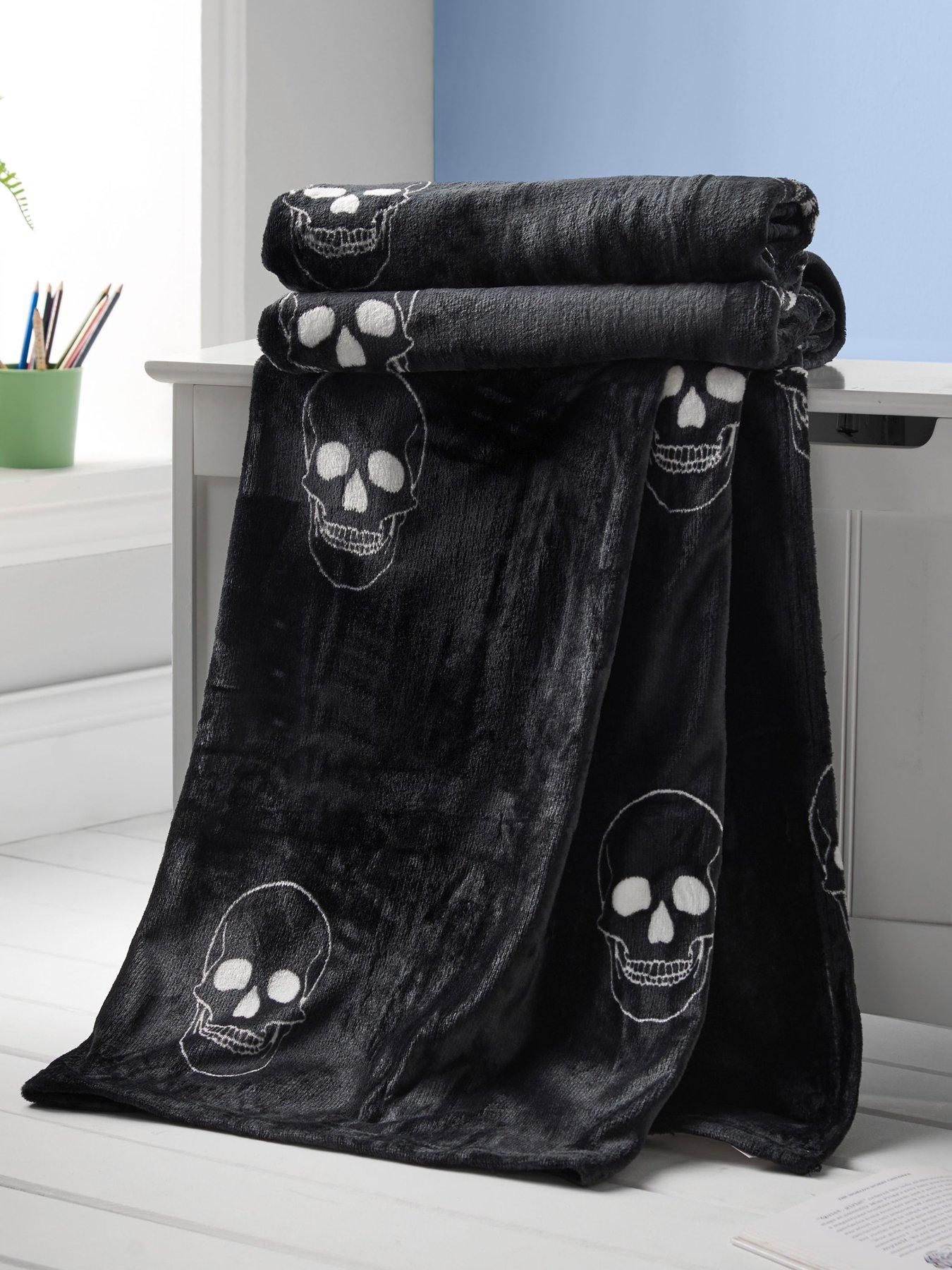 catherine-lansfield-skulls-throwfront