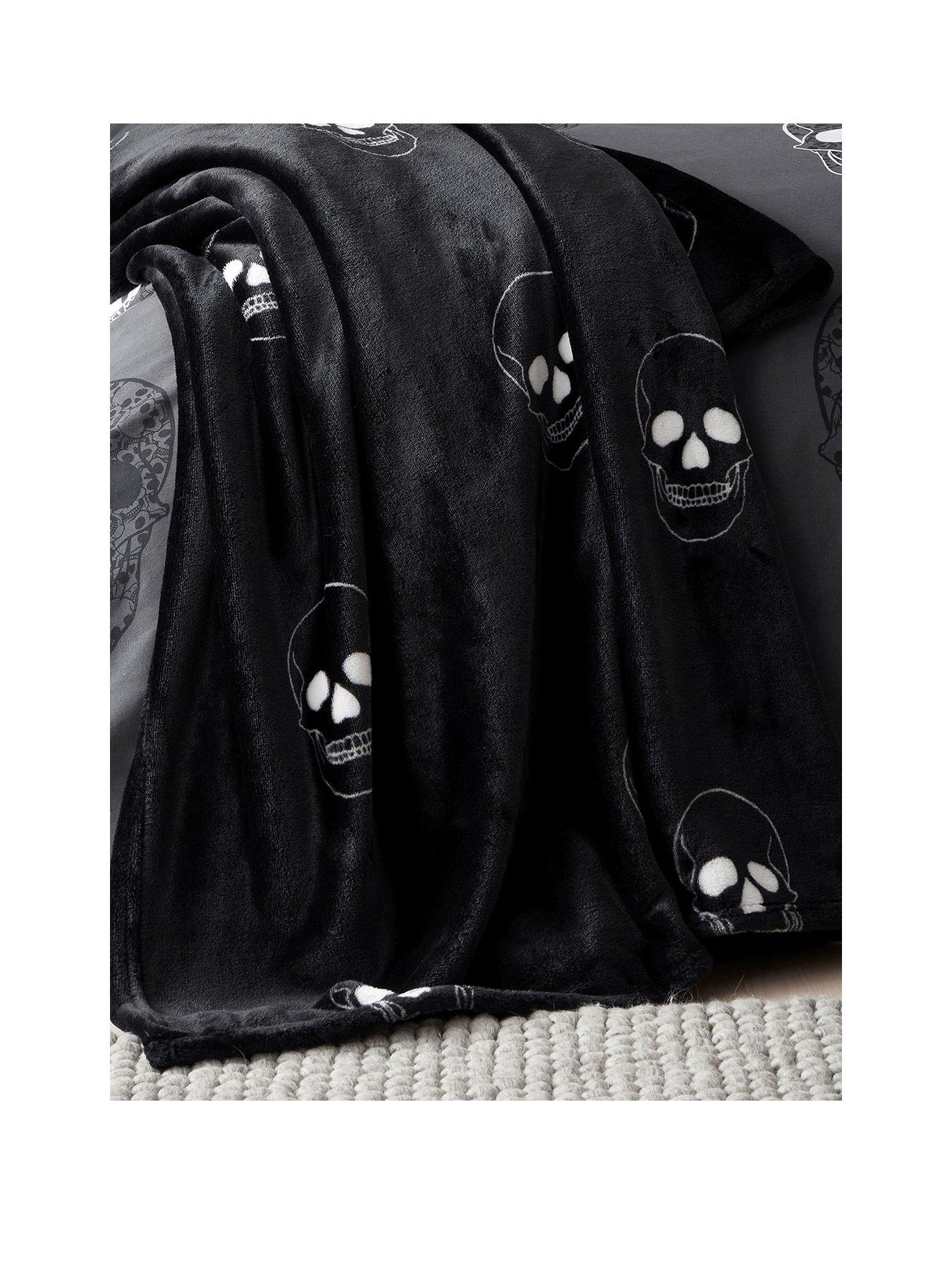 Image 2 of 3 of Catherine Lansfield Skulls Halloween Throw