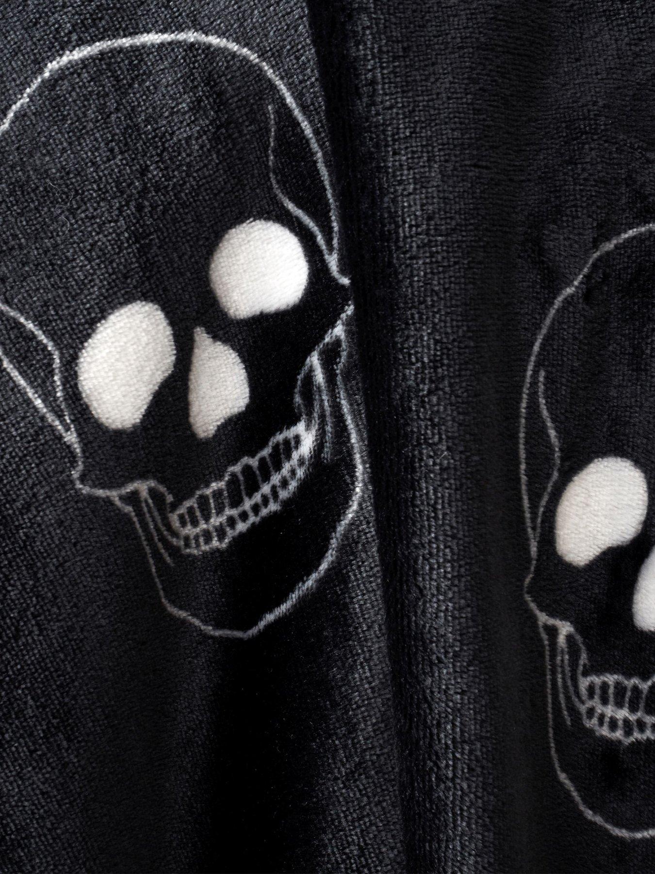 Image 3 of 3 of Catherine Lansfield Skulls Halloween Throw