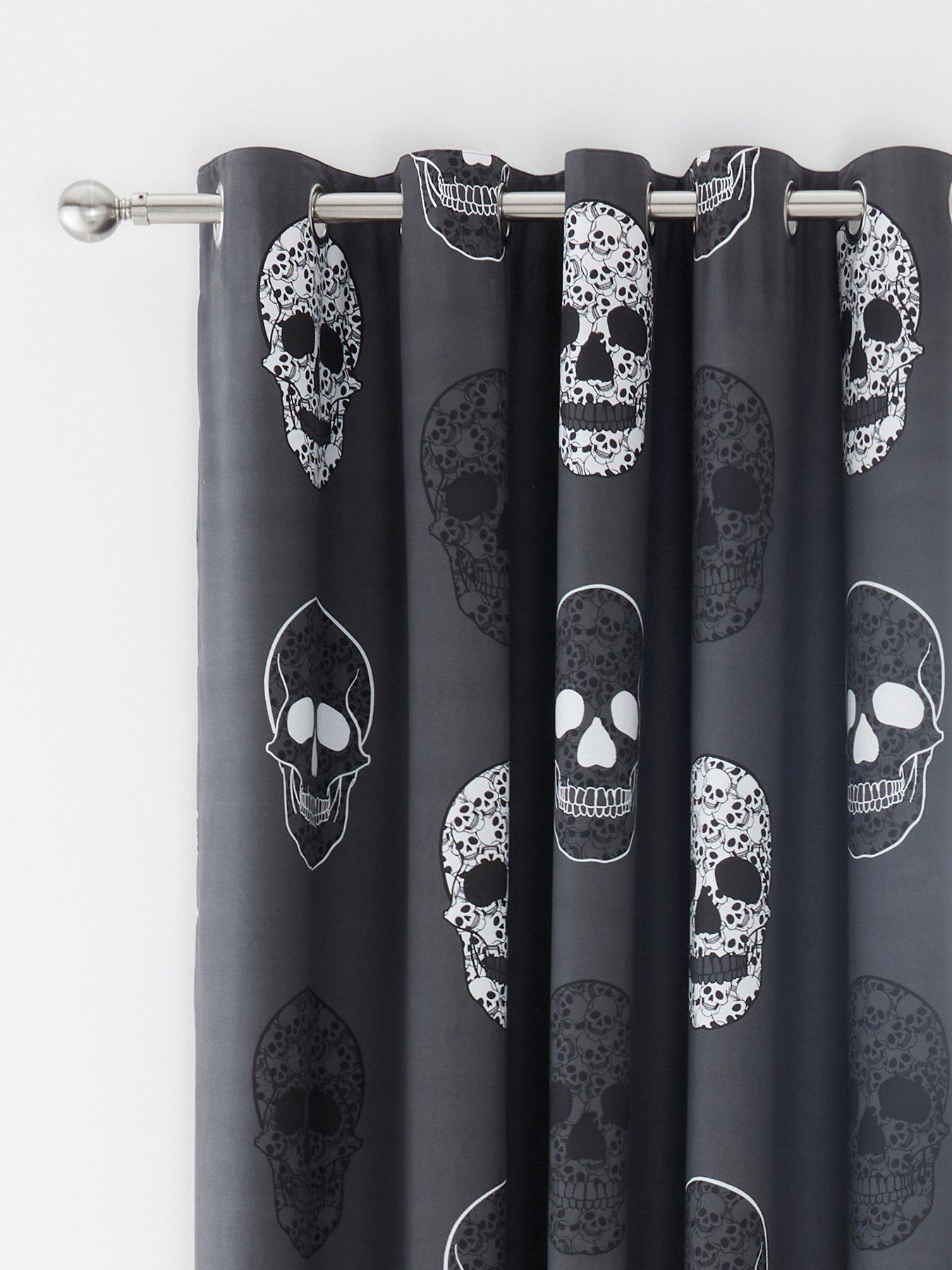 catherine-lansfield-skulls-halloween-curtains--66x72-inchoutfit