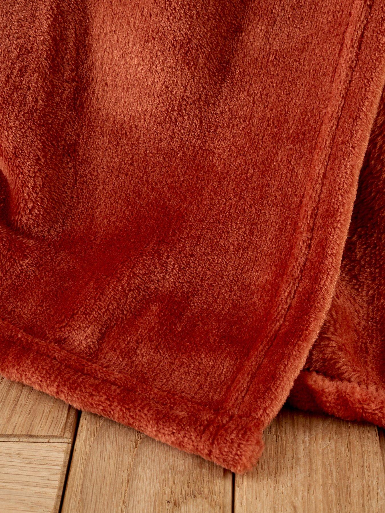 catherine-lansfield-extra-large-raschel-velvet-touch-soft-cosy-throw-burnt-orangeoutfit