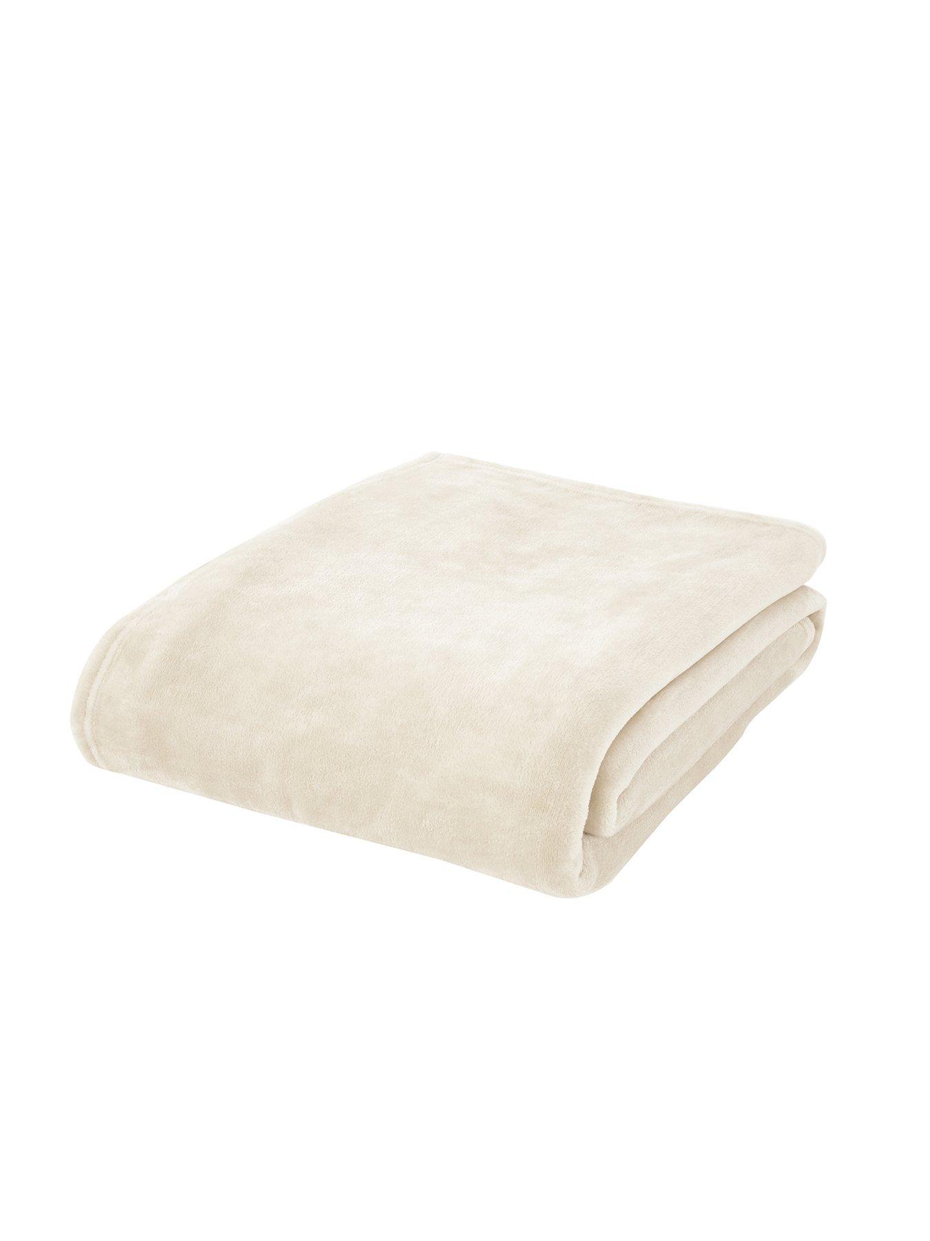 catherine-lansfield-extra-large-raschel-velvet-touch-soft-cosy-throw-cream