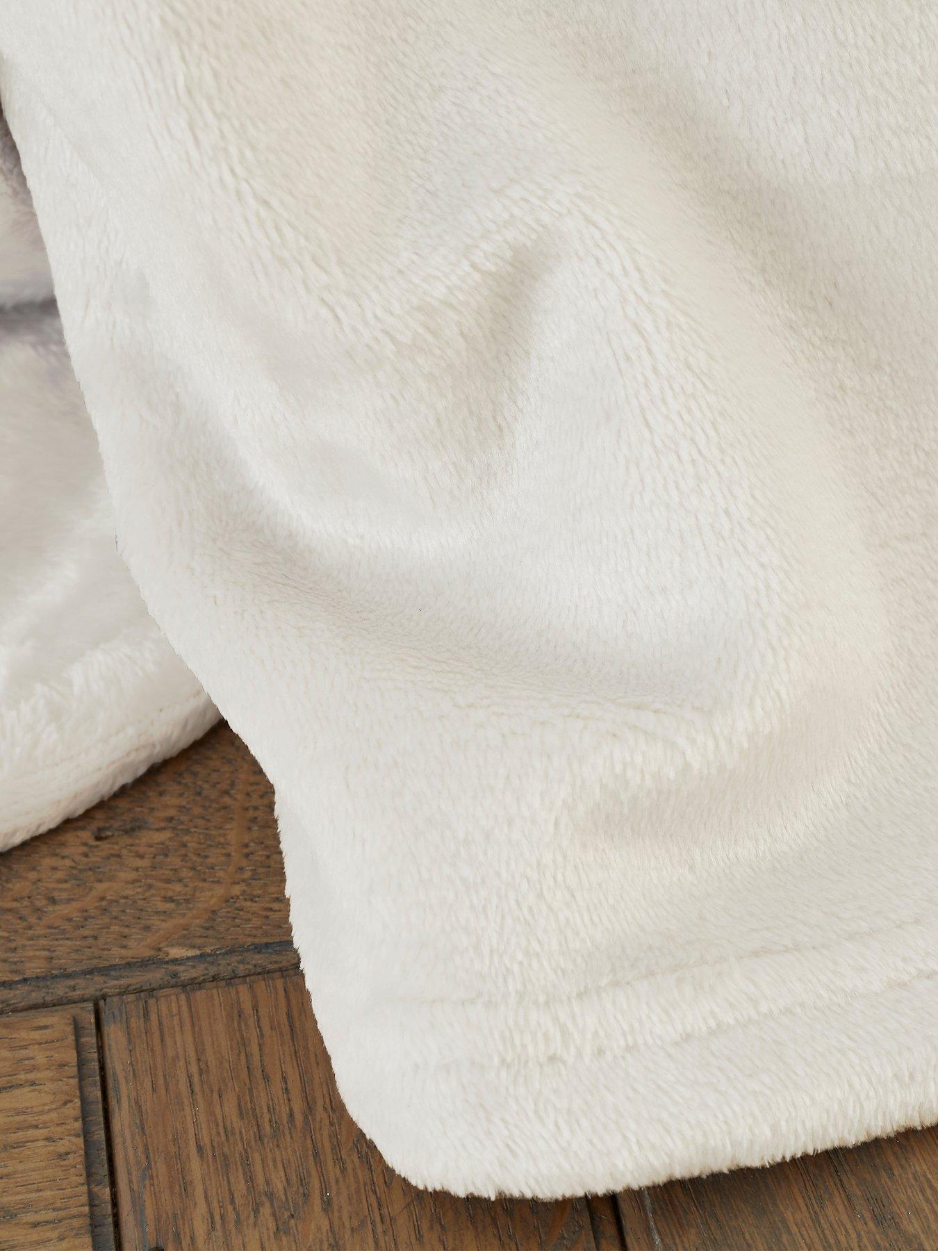 catherine-lansfield-extra-large-raschel-velvet-touch-soft-cosy-throw-creamback