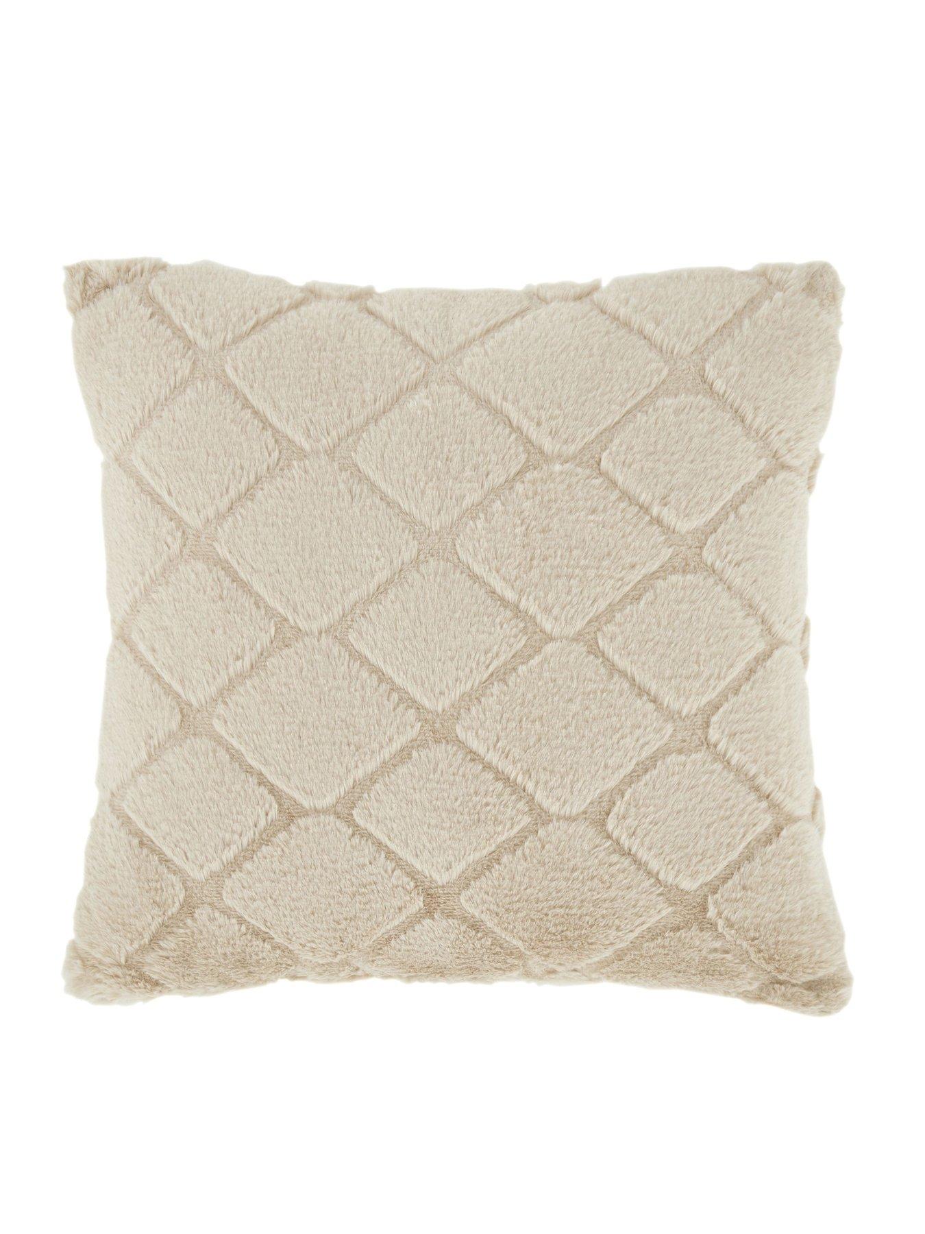 catherine-lansfield-cosy-diamond-cushion