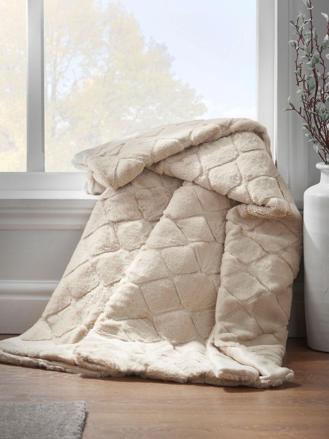 Image 1 of 4 of Catherine Lansfield Cosy Diamond Soft Throw - Natural