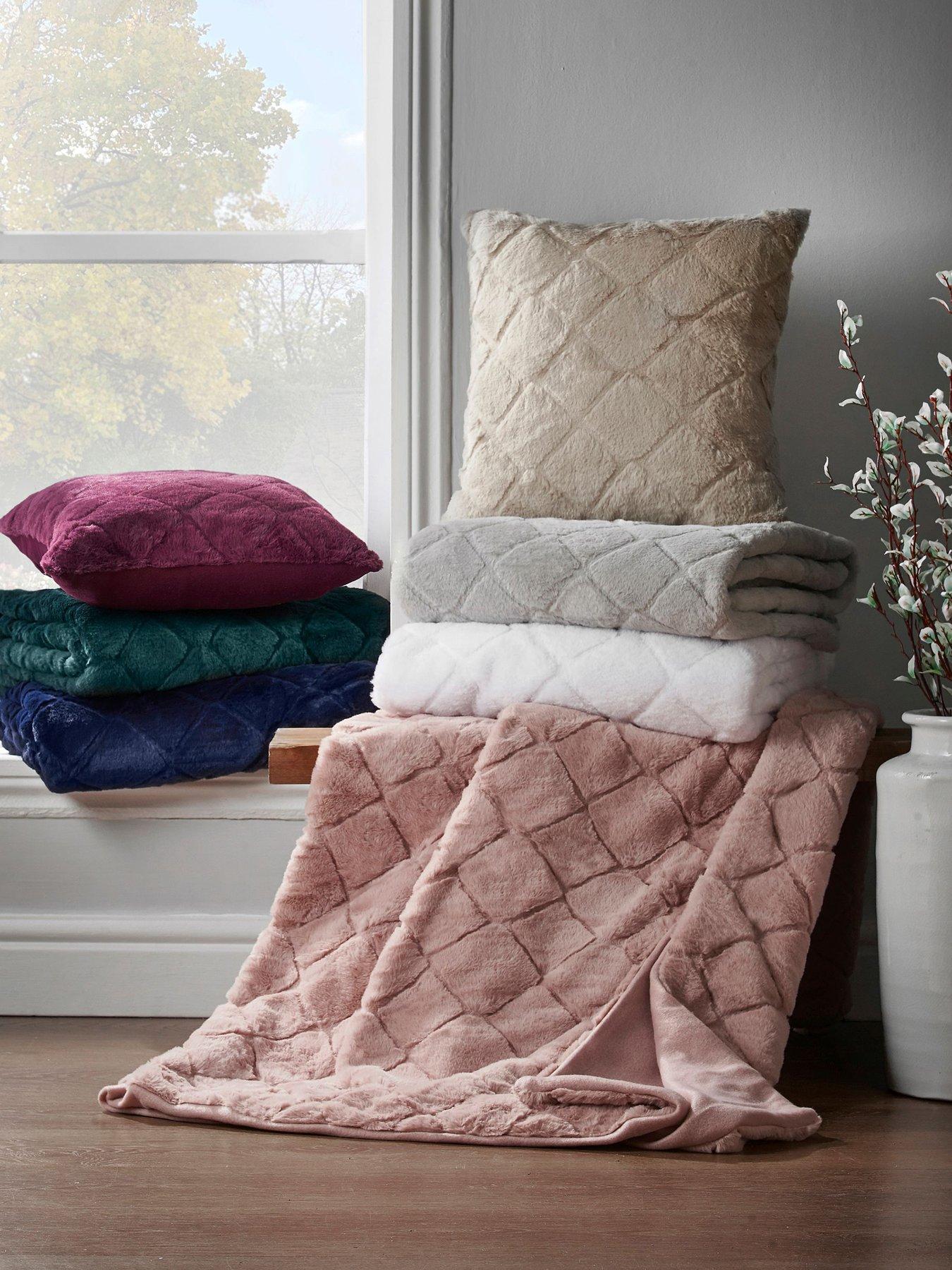 Image 3 of 4 of Catherine Lansfield Cosy Diamond Soft Throw - Natural