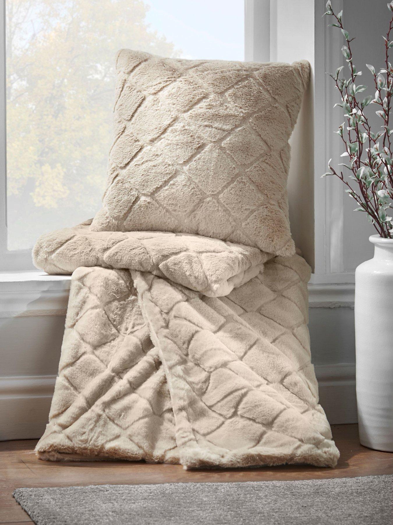 Image 4 of 4 of Catherine Lansfield Cosy Diamond Soft Throw - Natural
