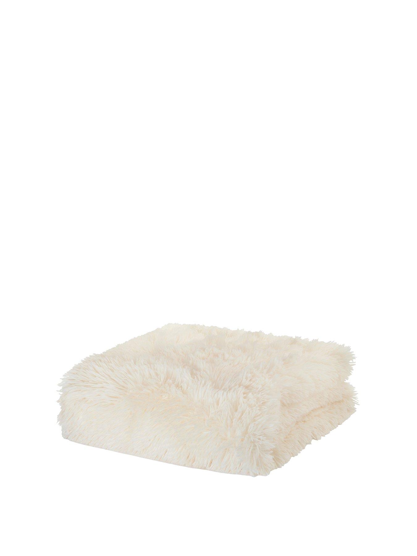 catherine-lansfield-cuddly-large-family-cosy-throwstillFront