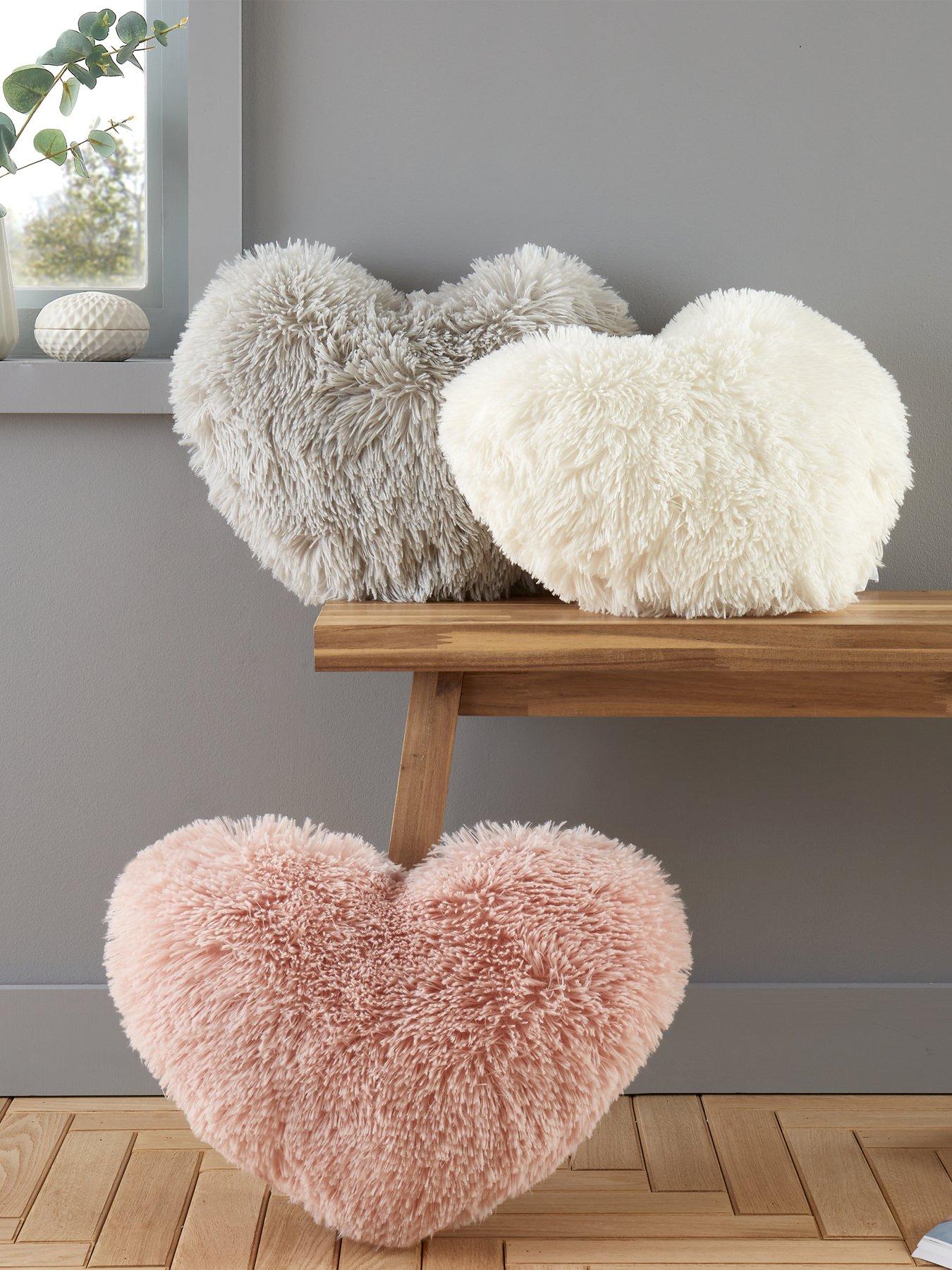 catherine-lansfield-cuddly-heart-3d-cushion-creamoutfit