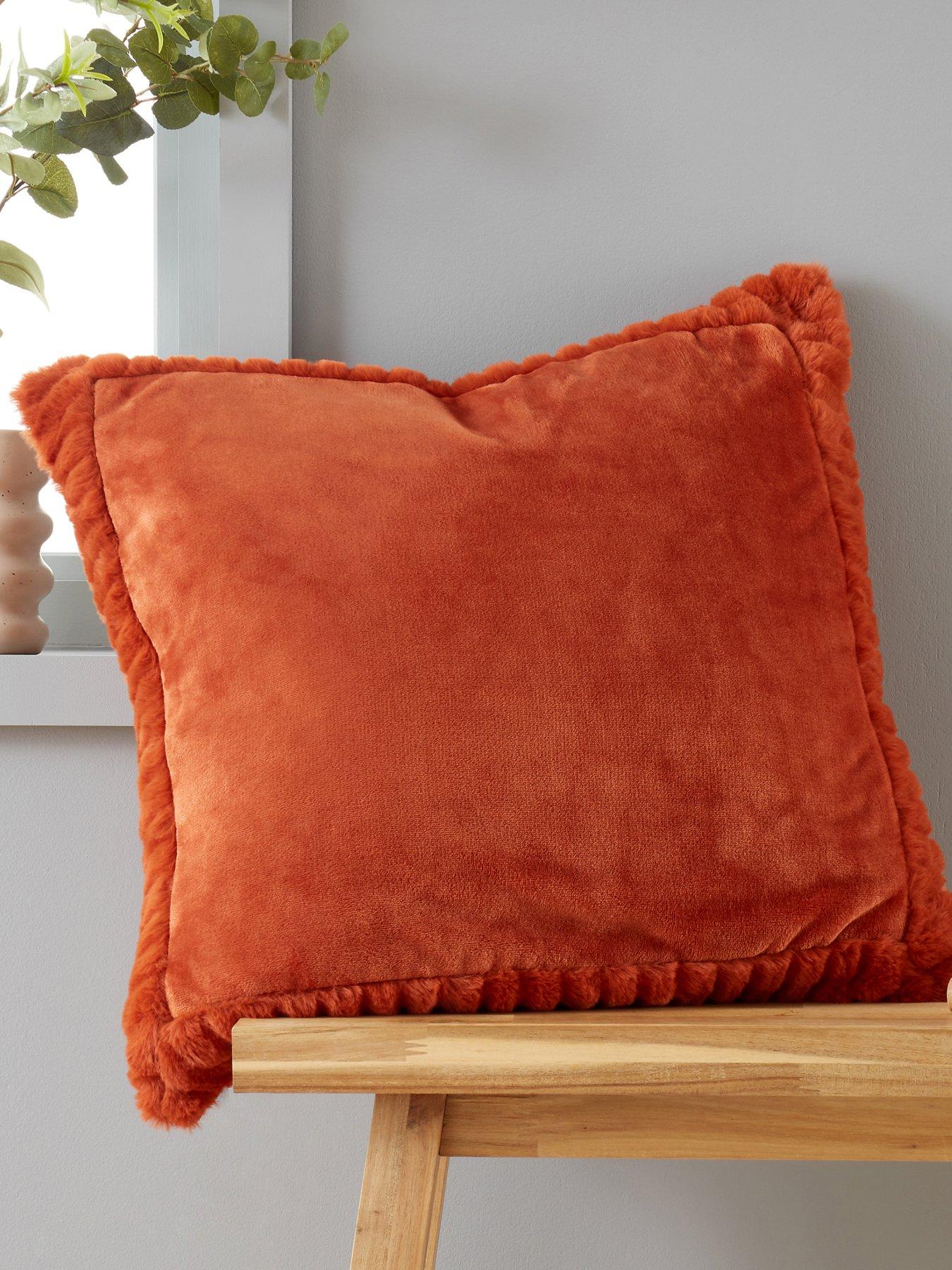 catherine-lansfield-velvet-amp-faux-fur-cushion
