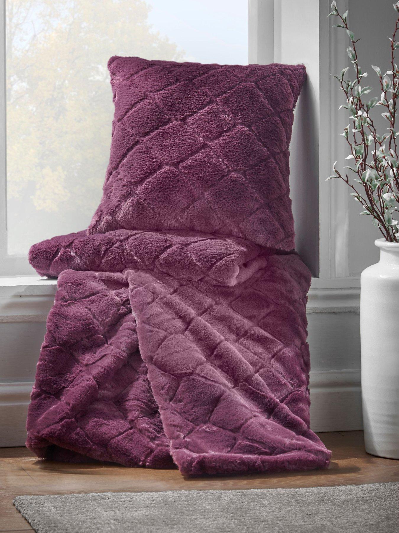 catherine-lansfield-cosy-diamond-soft-throw-plumback