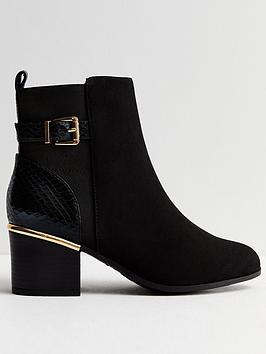 new-look-wide-fit-black-suedette-buckle-block-heel-ankle-boots