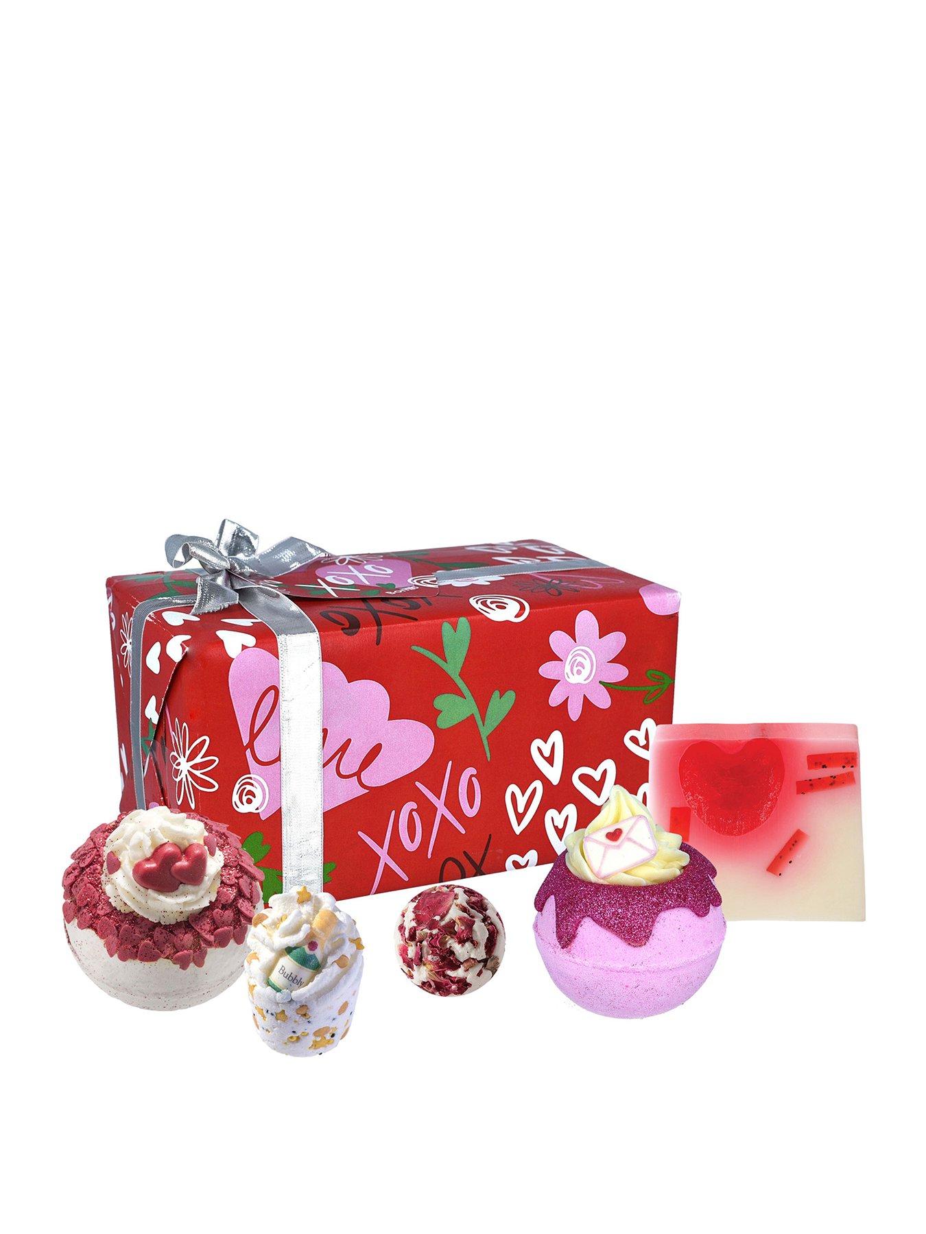 Image 1 of 2 of Bomb Cosmetics XOXO Hugs & Kisses Bath Bomb Gift Set