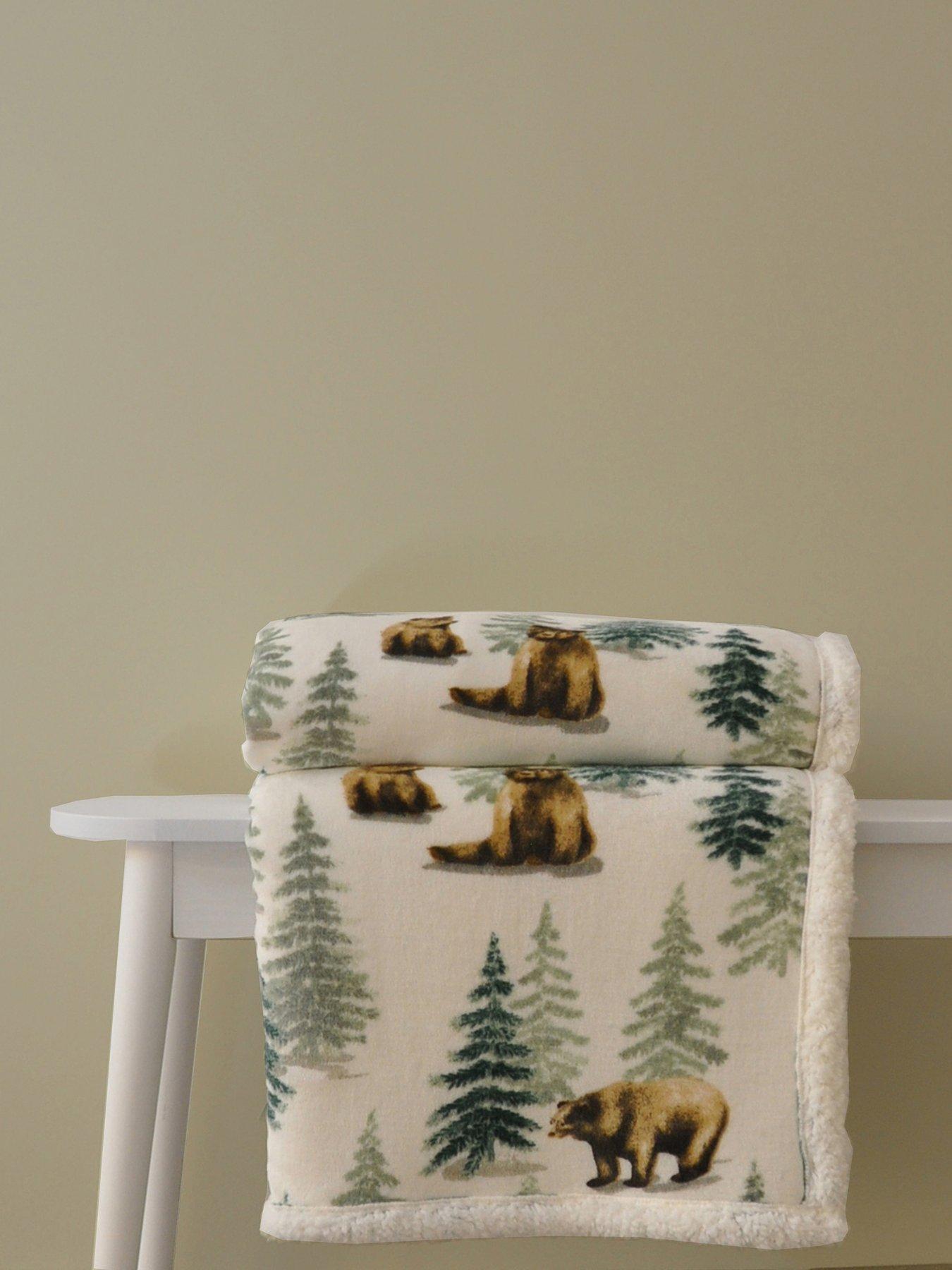 dreams-drapes-bear-walks-plush-throw-tealdetail