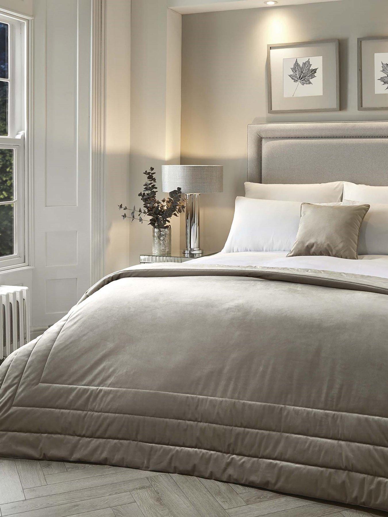 undefined Melanie Bedspread Throw in Linen - 150 x 220 cm