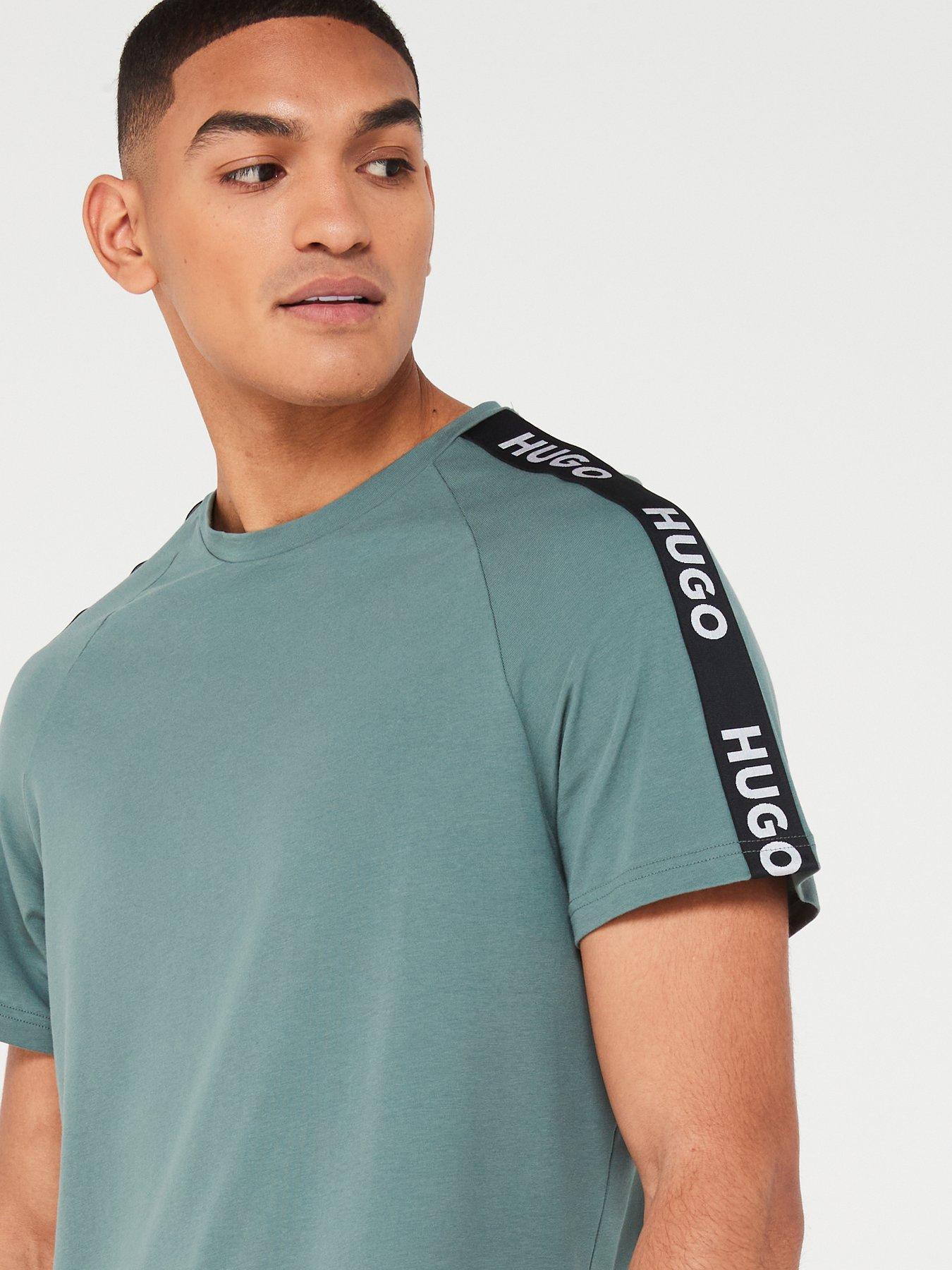 hugo-sporty-logo-t-shirt-dark-greenoutfit