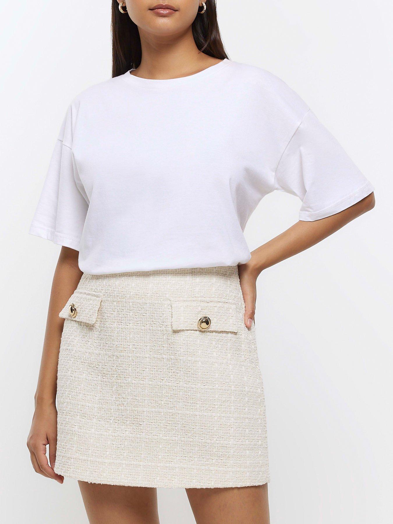 Mini skirt with outlet a top