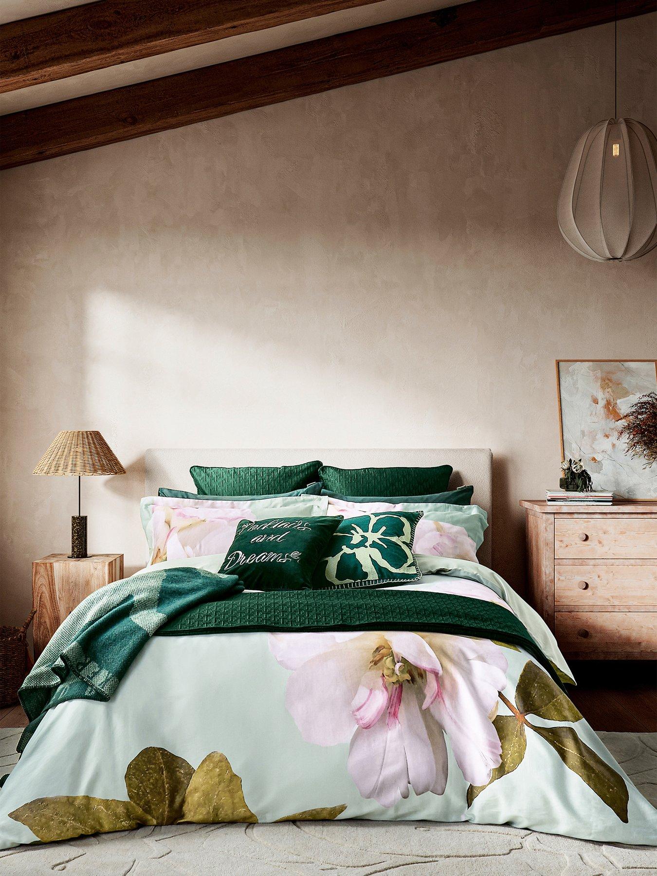 ted-baker-gardenia-100-cotton-floral-duvet-setoutfit