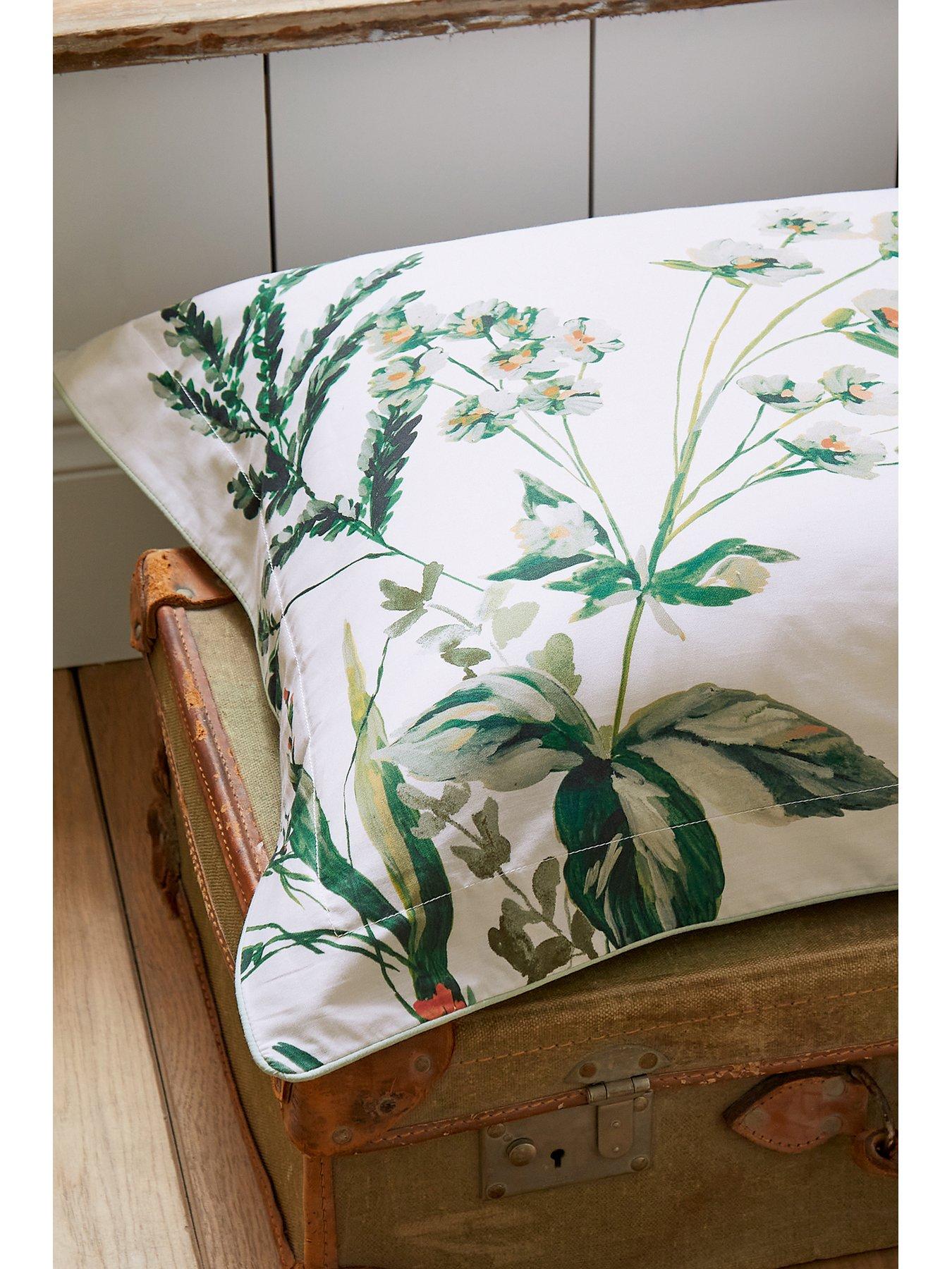 joules-lakeside-floral-100-cotton-percale-duvet-cover-setdetail