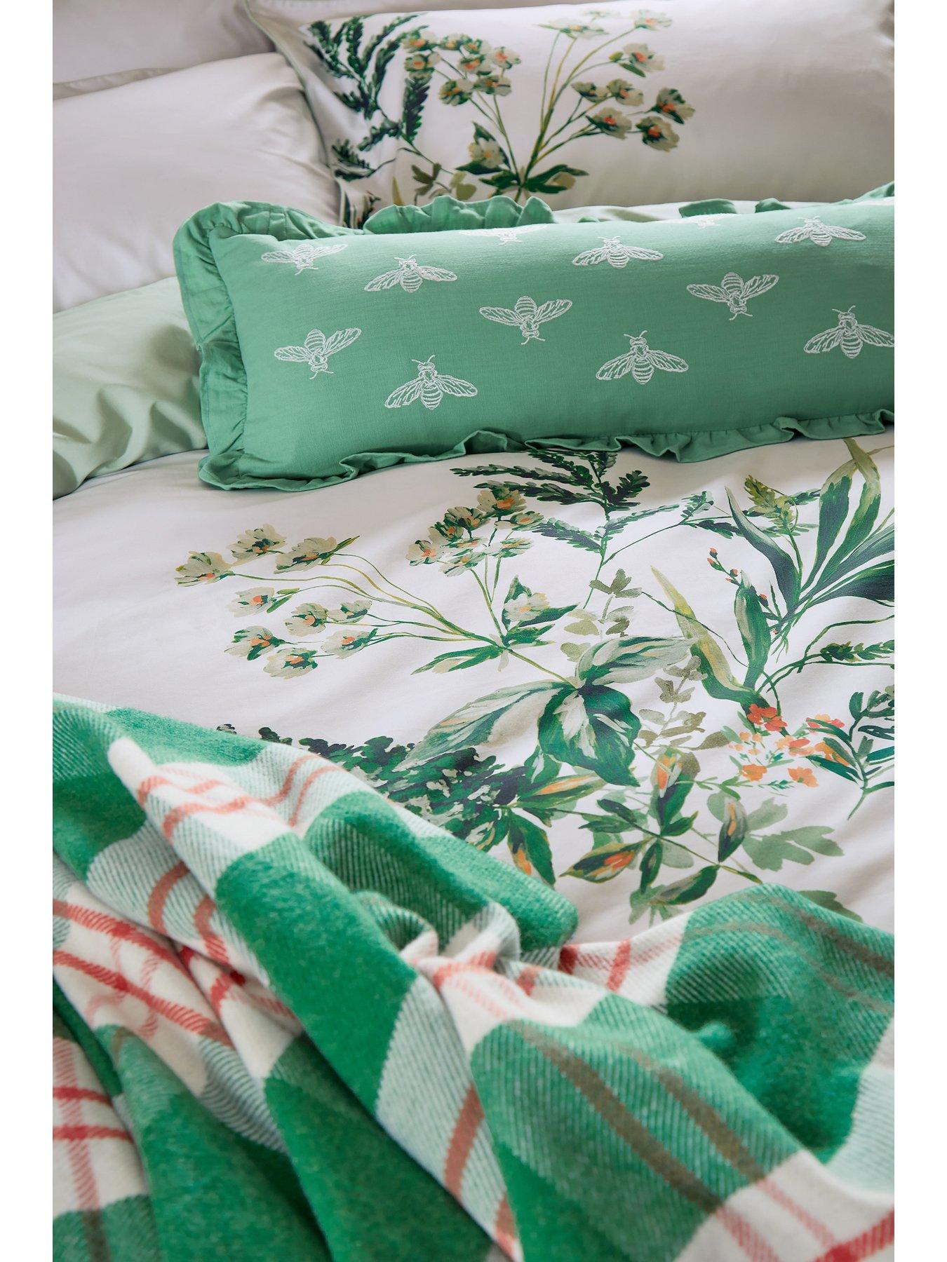 joules-lakeside-slumber-throw-greenback