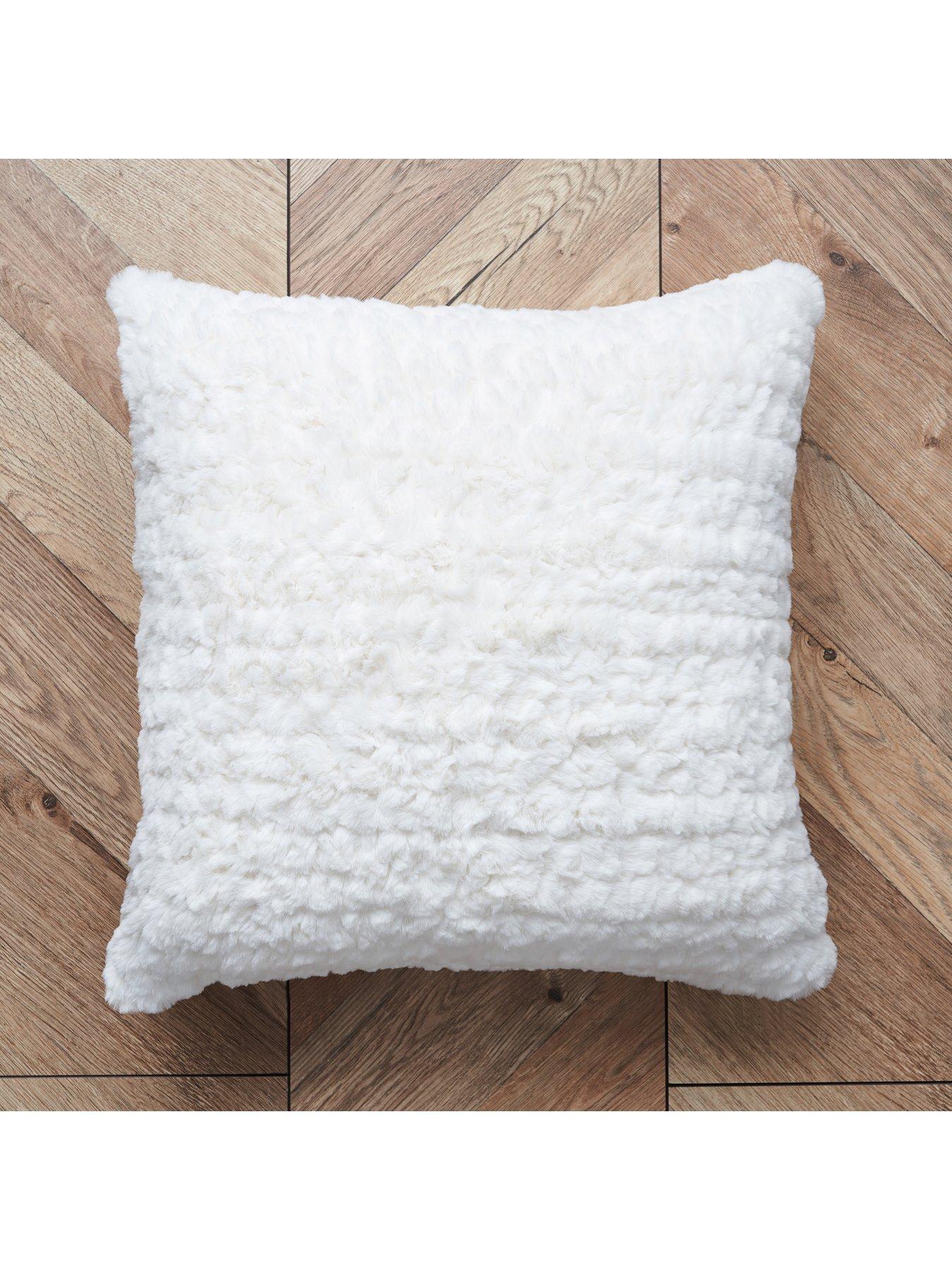 very-home-faux-fur-super-soft-cushiondetail