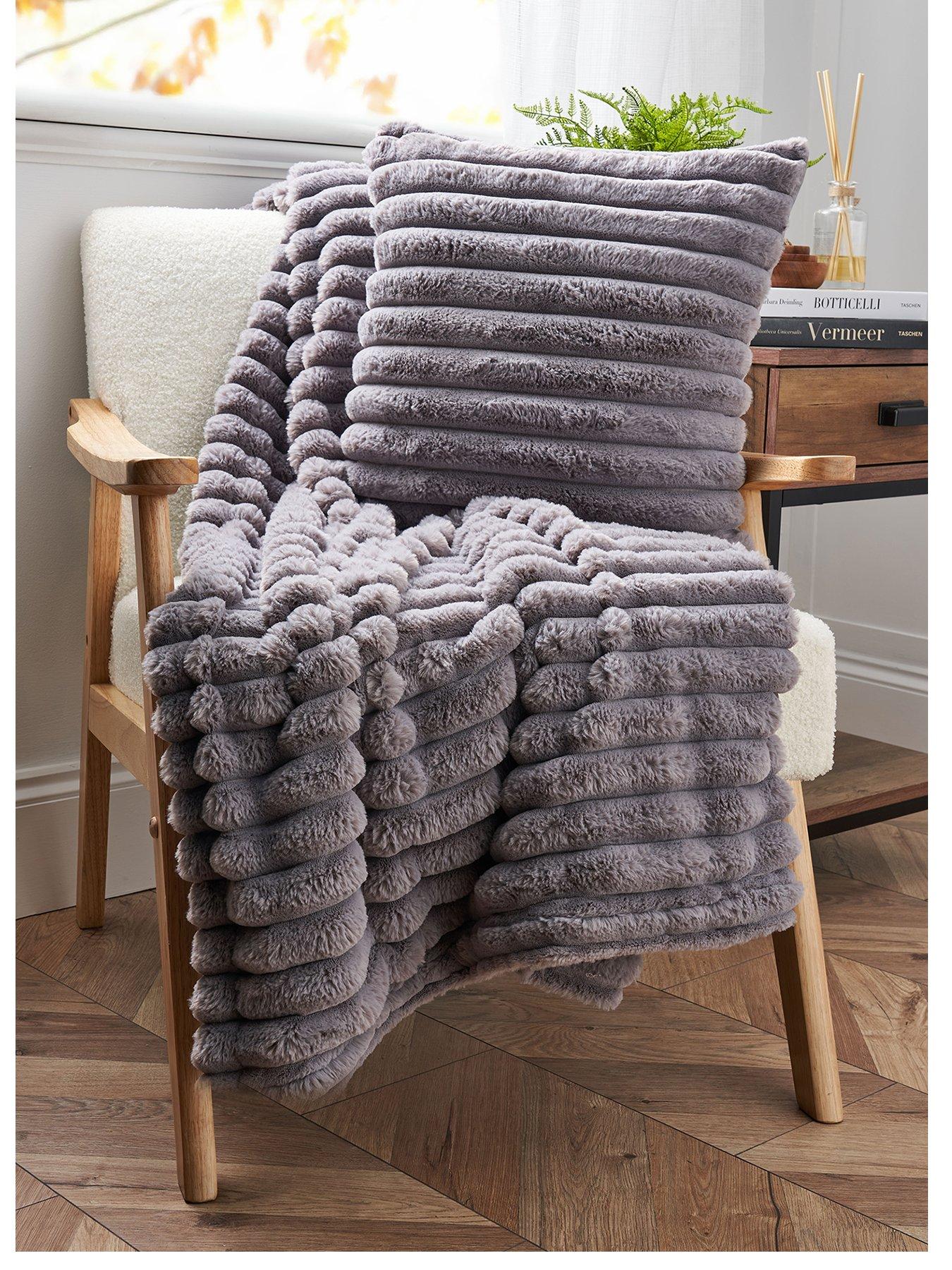 Image 2 of 4 of The Very Collection Chunky Ribbed&nbsp;Throw