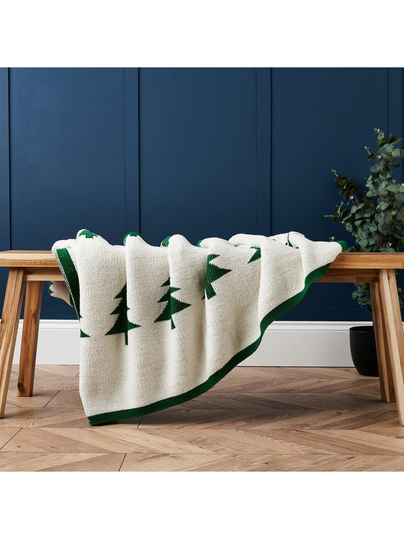 very-home-christmas-tree-throw-green