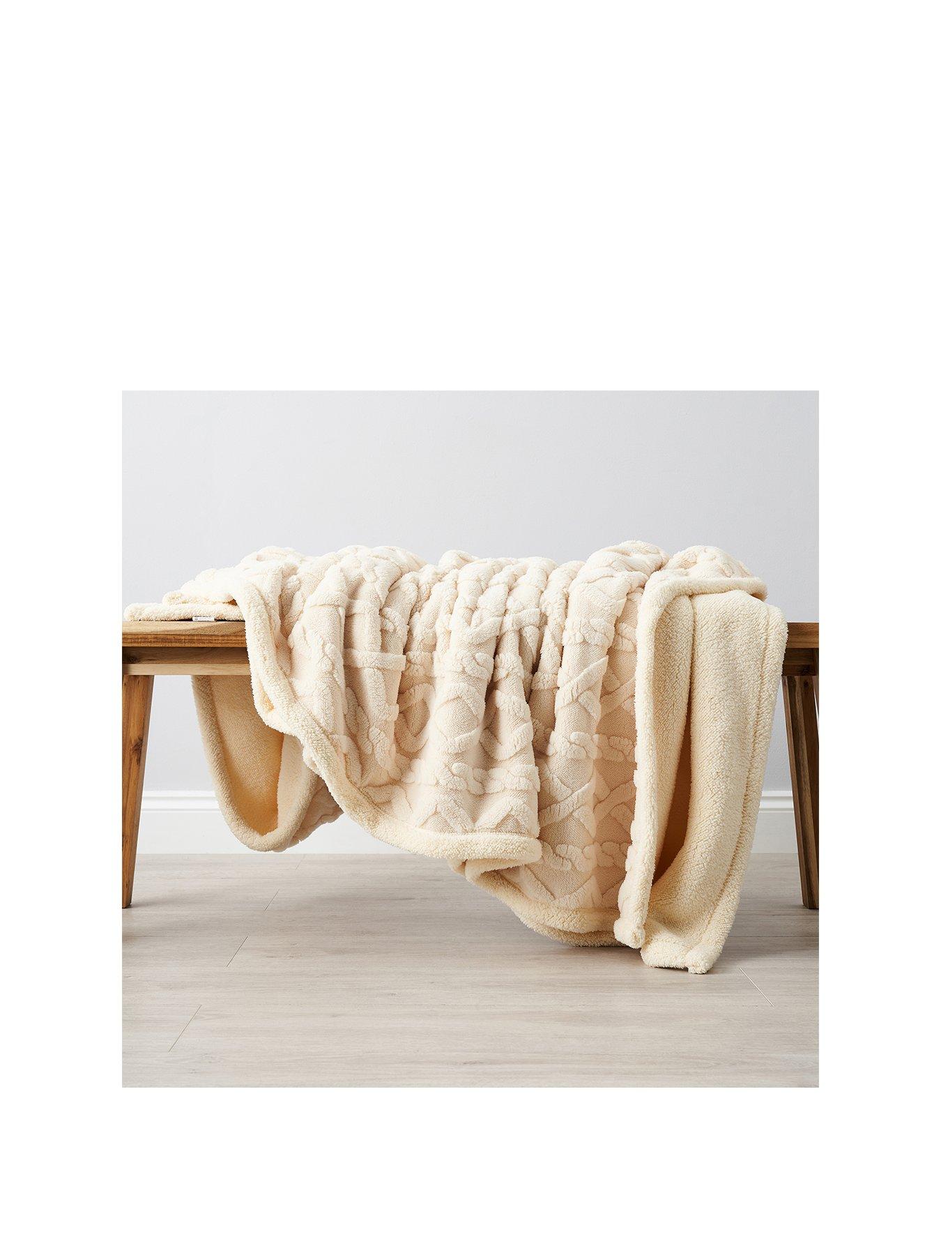 very-home-cable-knit-sherpa-throw-large-cream