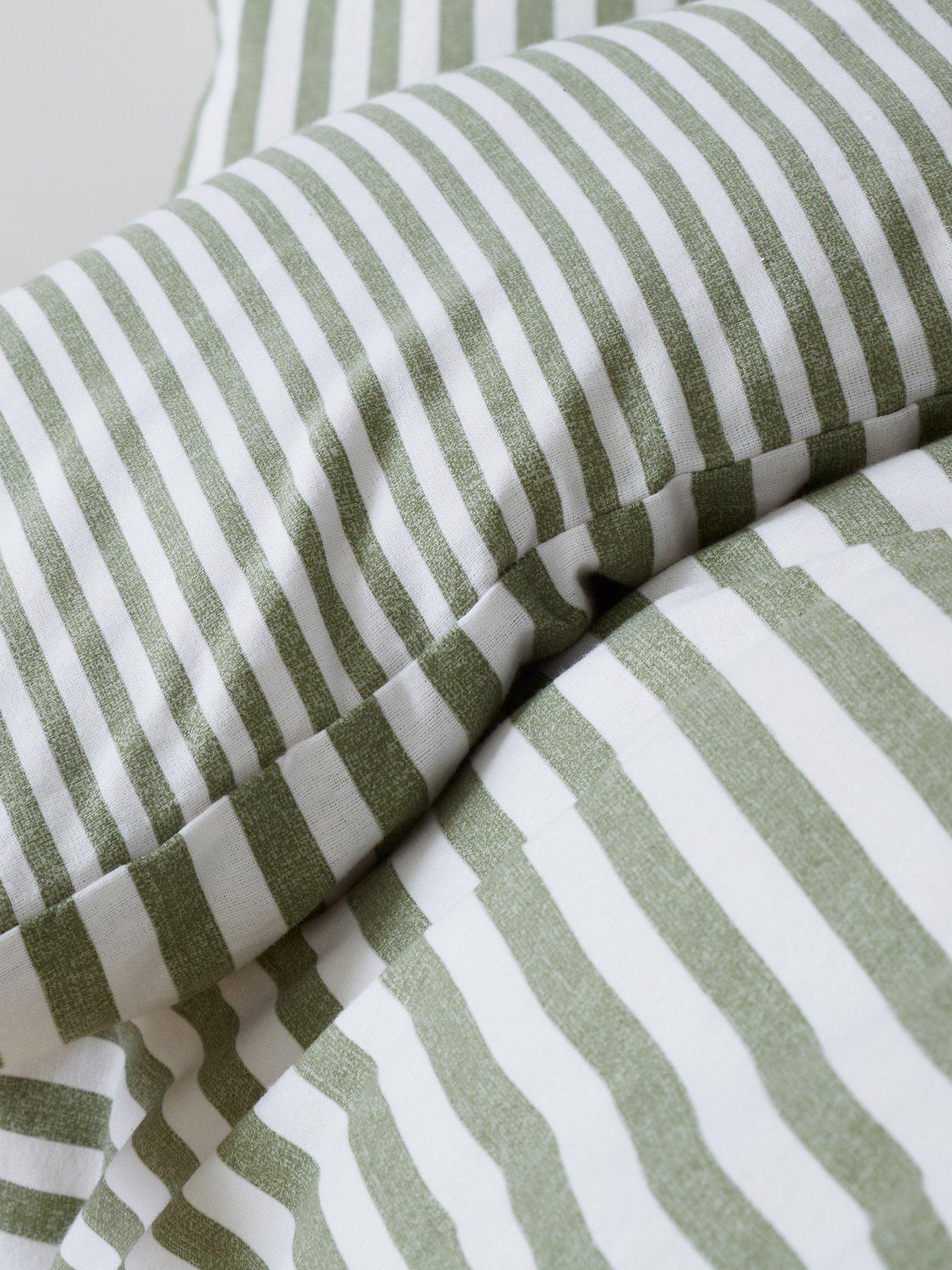 catherine-lansfield-brushed-cotton-stripe-soft-duvet-cover-setdetail