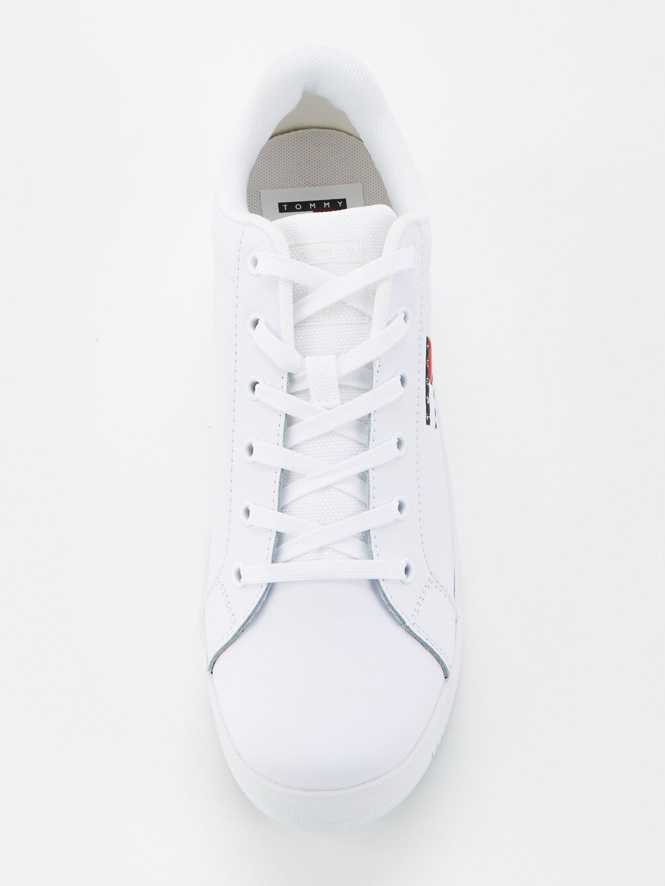 tommy-jeans-flatform-leather-trainer-whiteoutfit