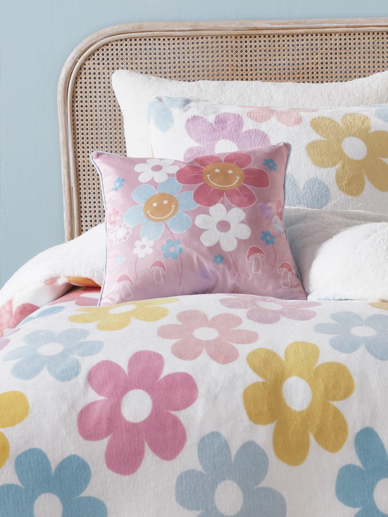 bedlam-retro-floral-pink-plush-fleece-duvet-cover-setback