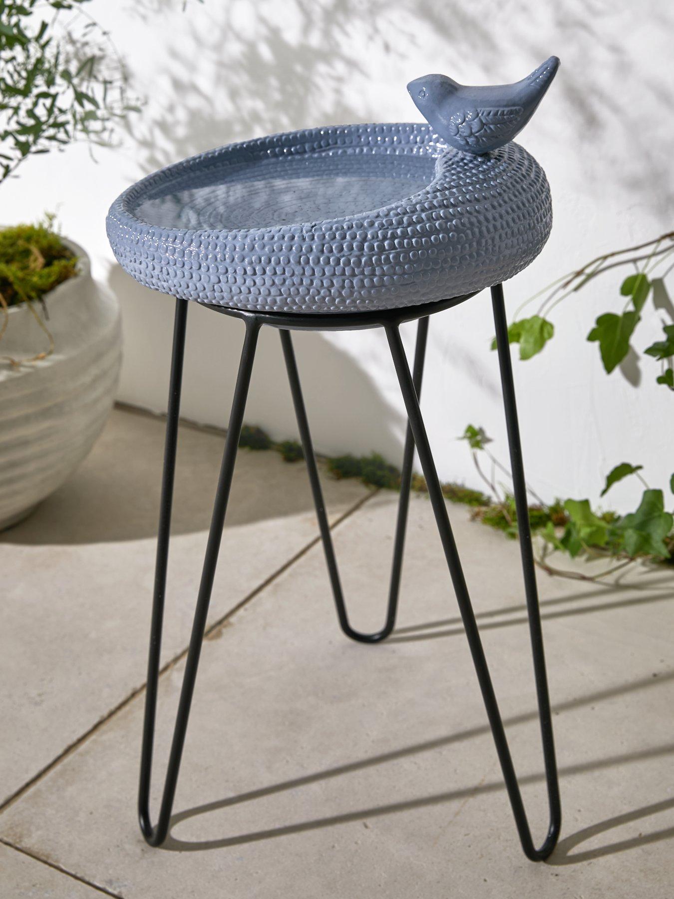 very-home-birdbath-on-metal-stand