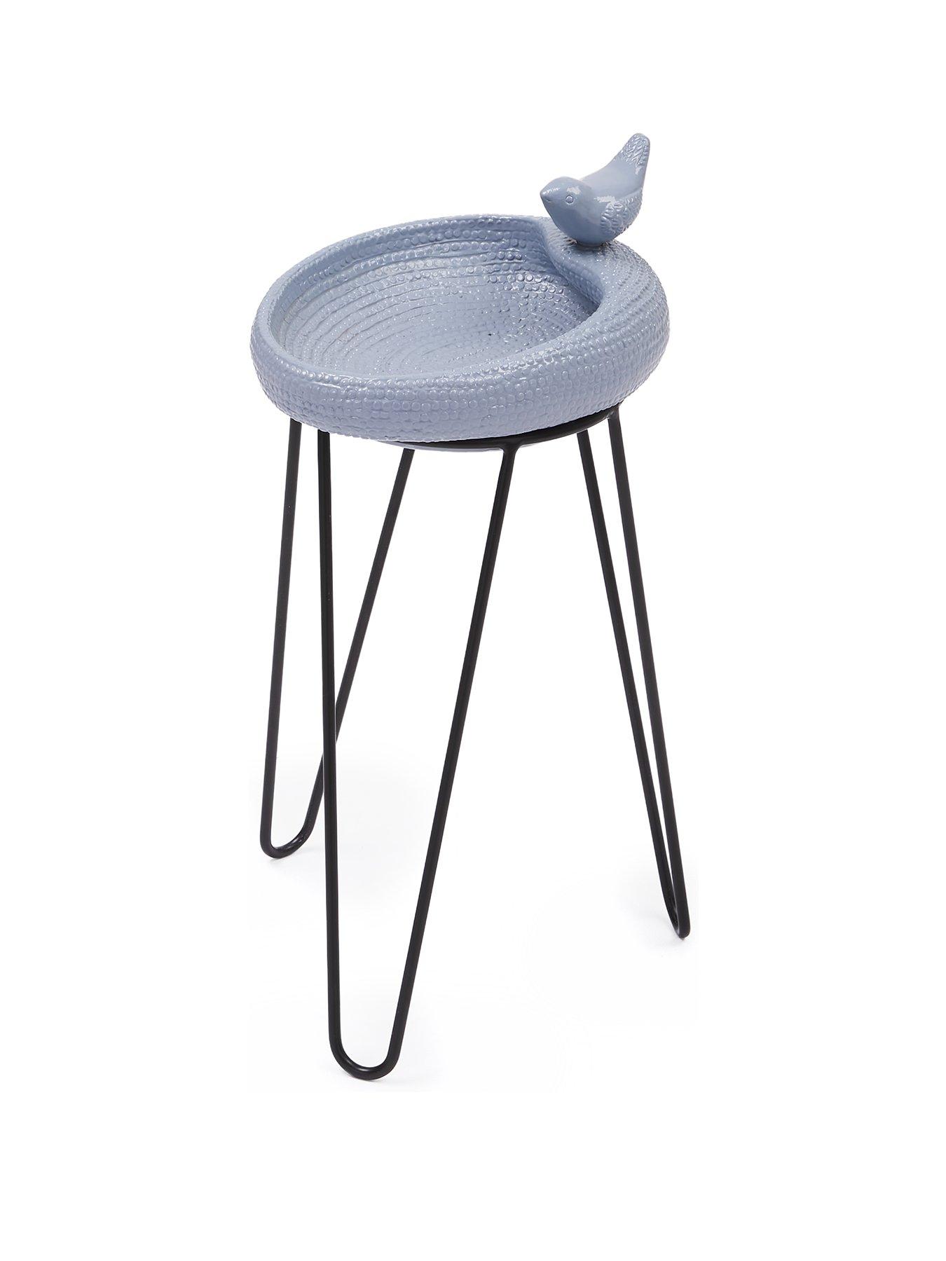 very-home-birdbath-on-metal-standback